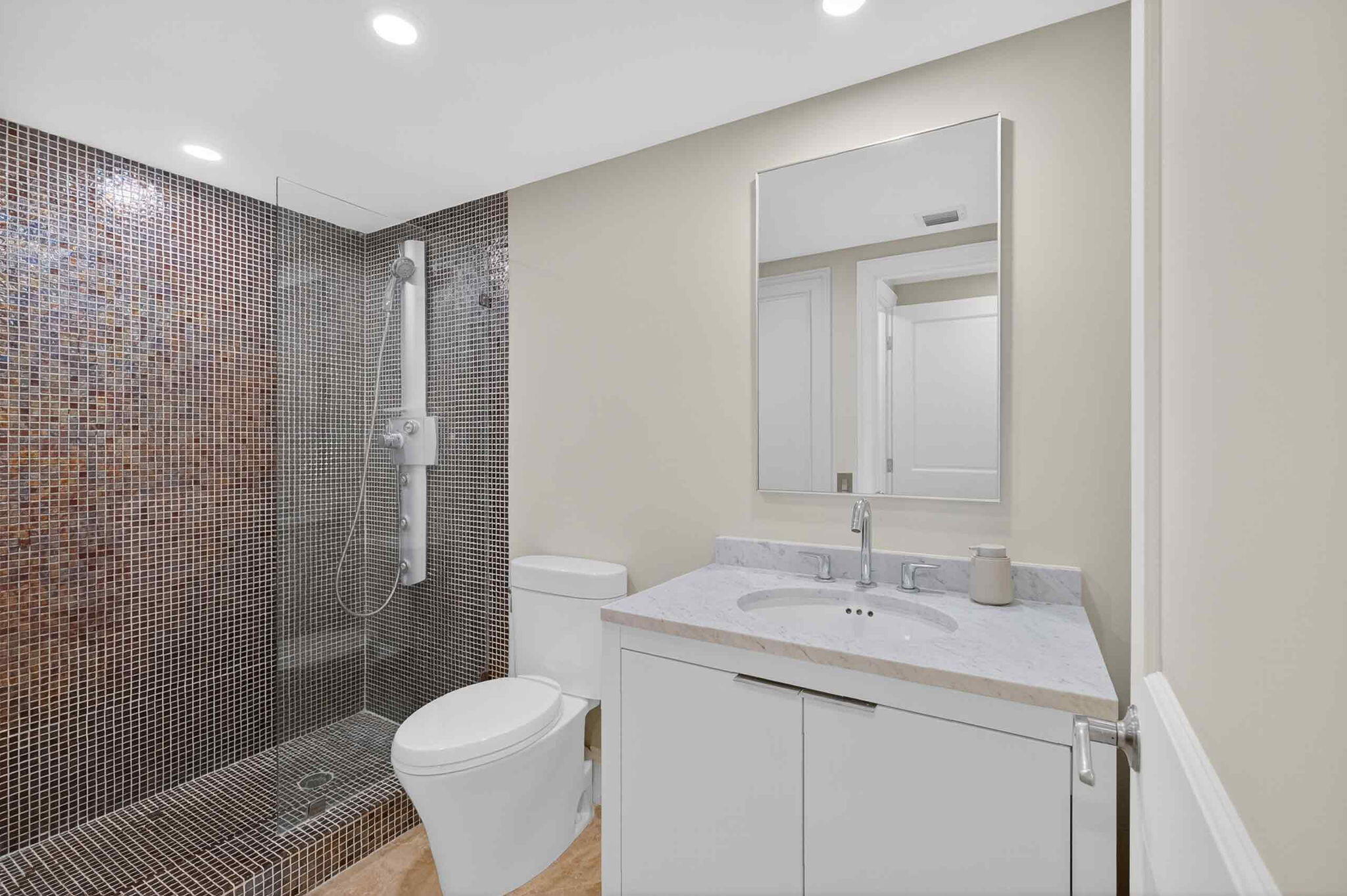 701 BRICKELL KEY #1604, Miami FL 33131