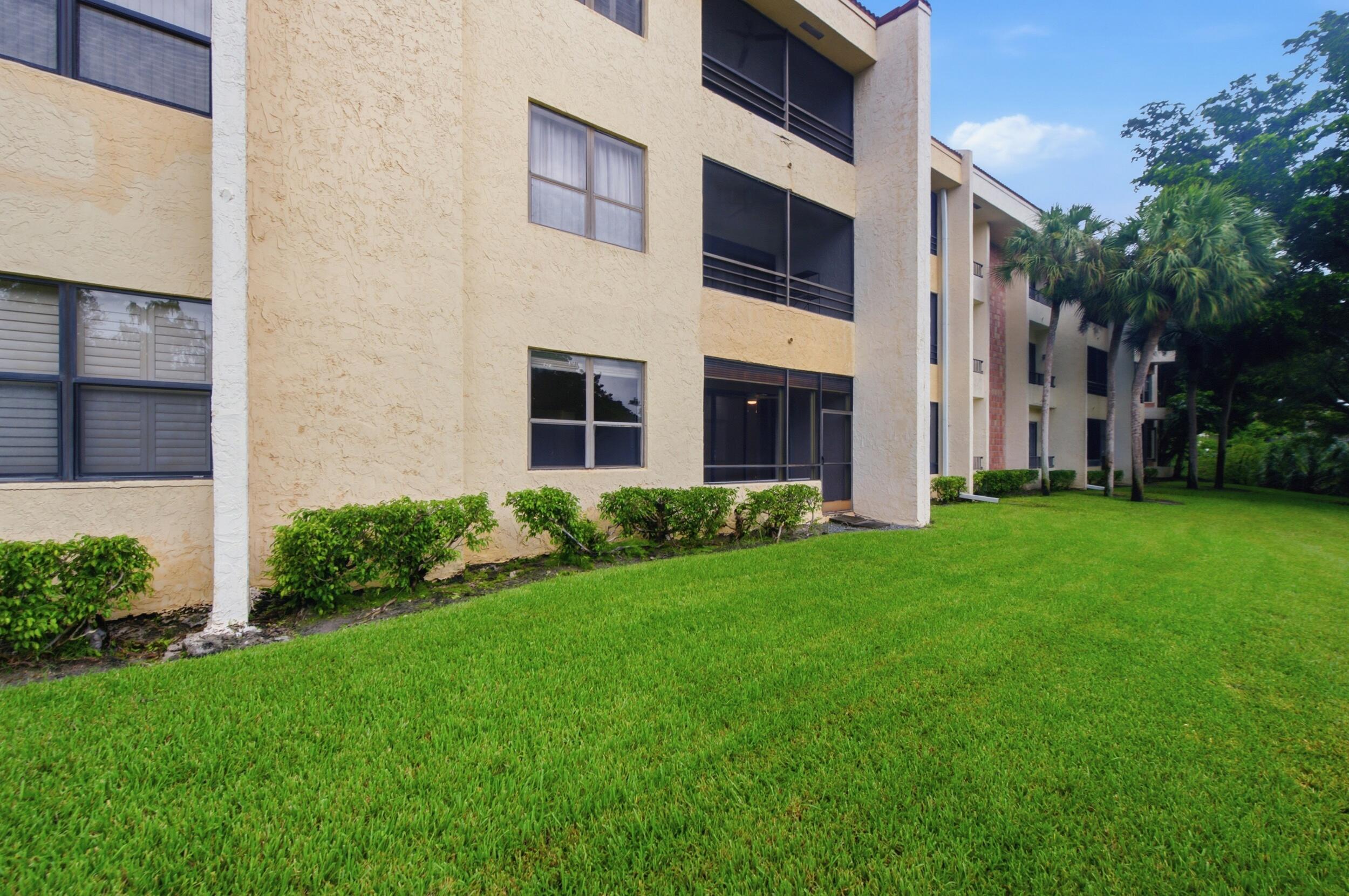 7508 La Paz #107, Boca Raton FL 33433