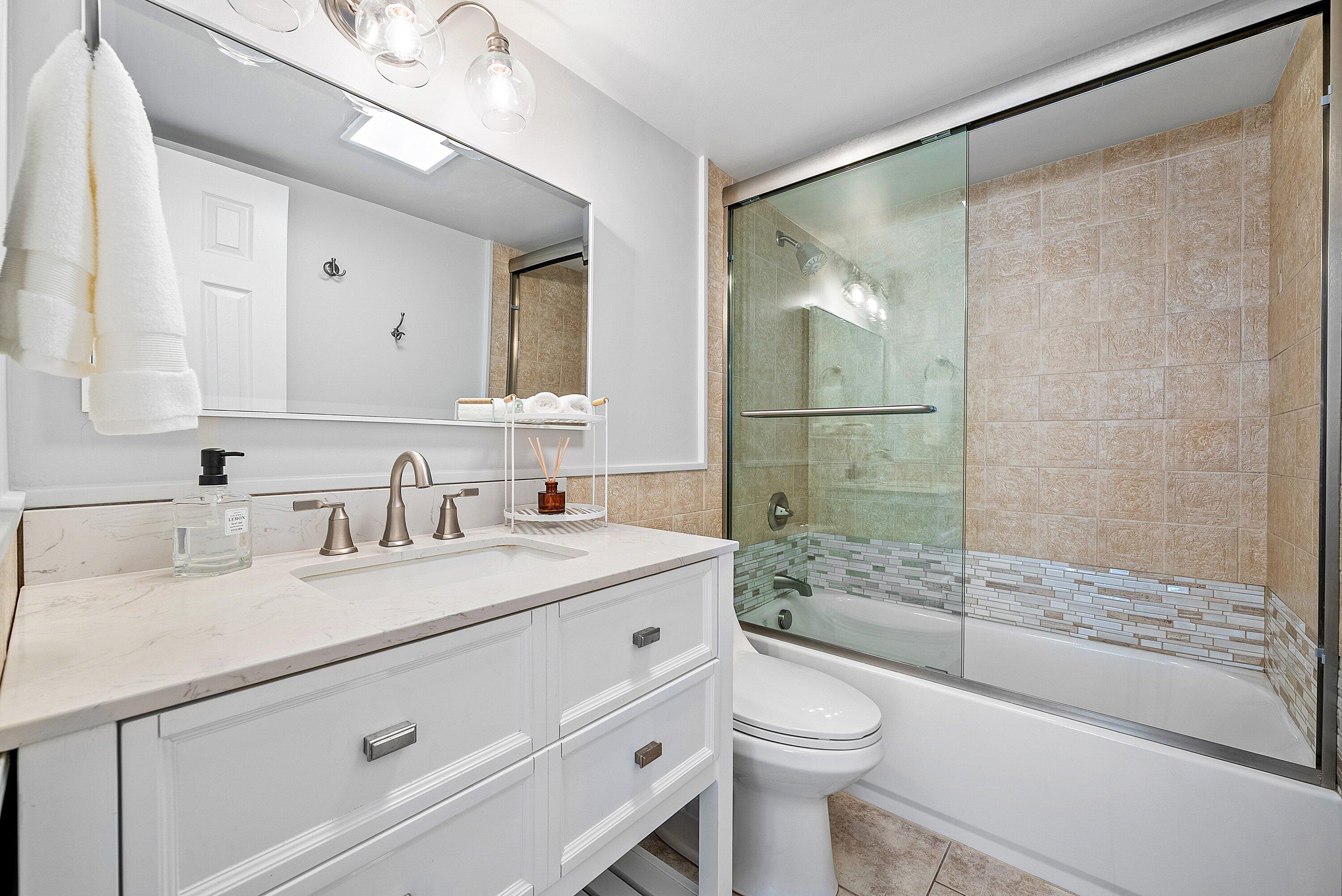 621 E Woolbright #B407, Boynton Beach FL 33435