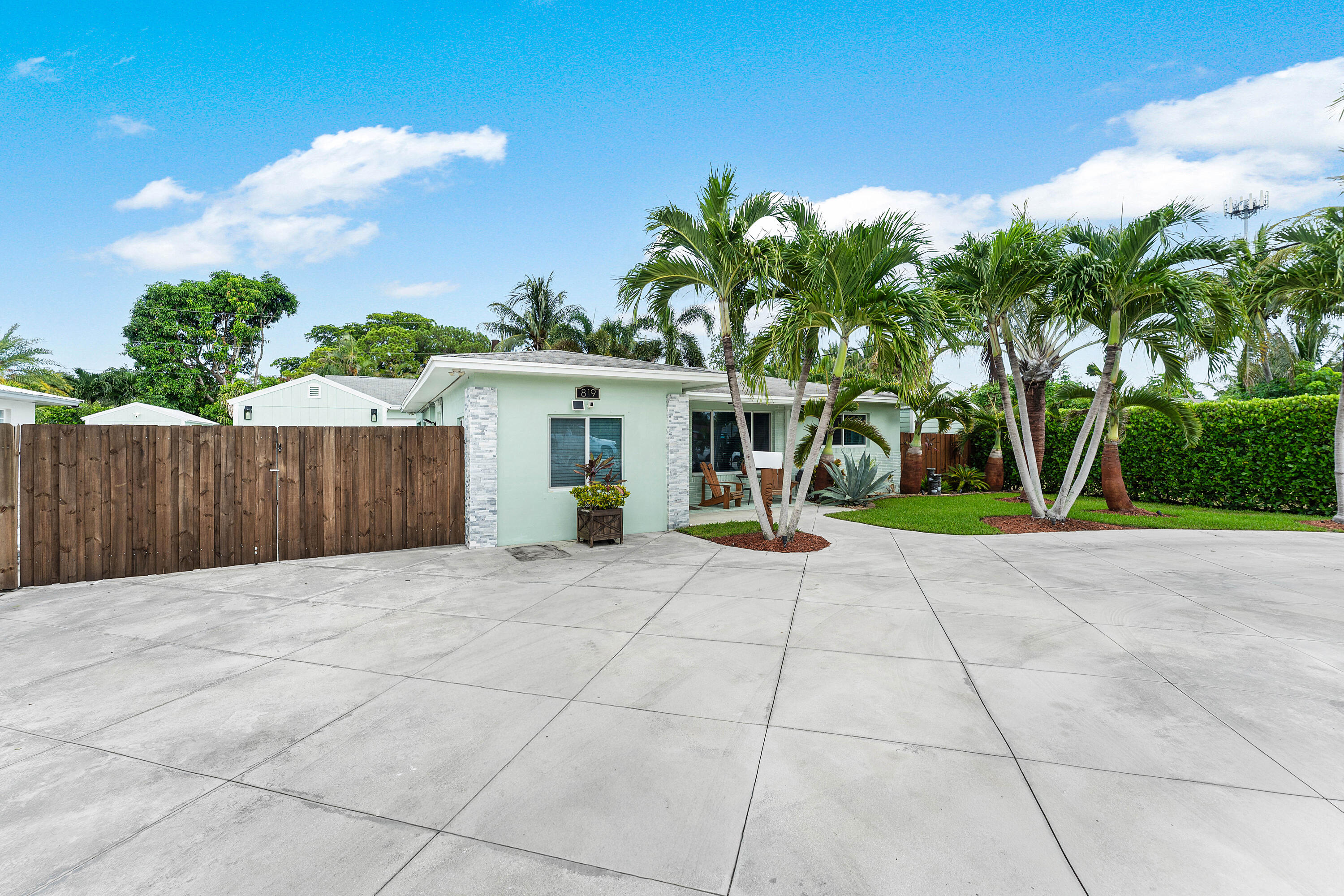 819 6TH, Lake Park FL 33403