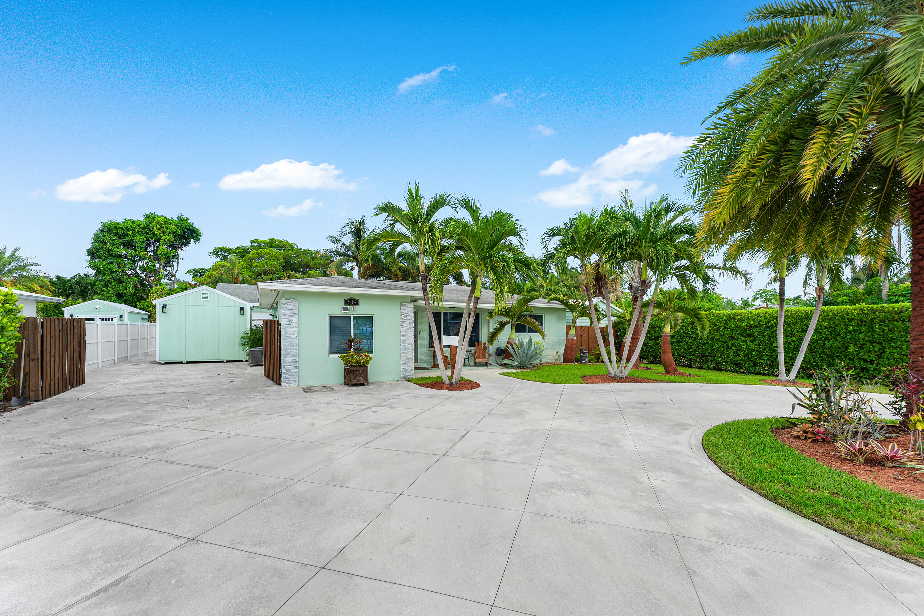819 6TH, Lake Park FL 33403