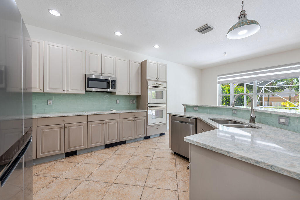 116 BELLA VISTA, Royal Palm Beach FL 33411