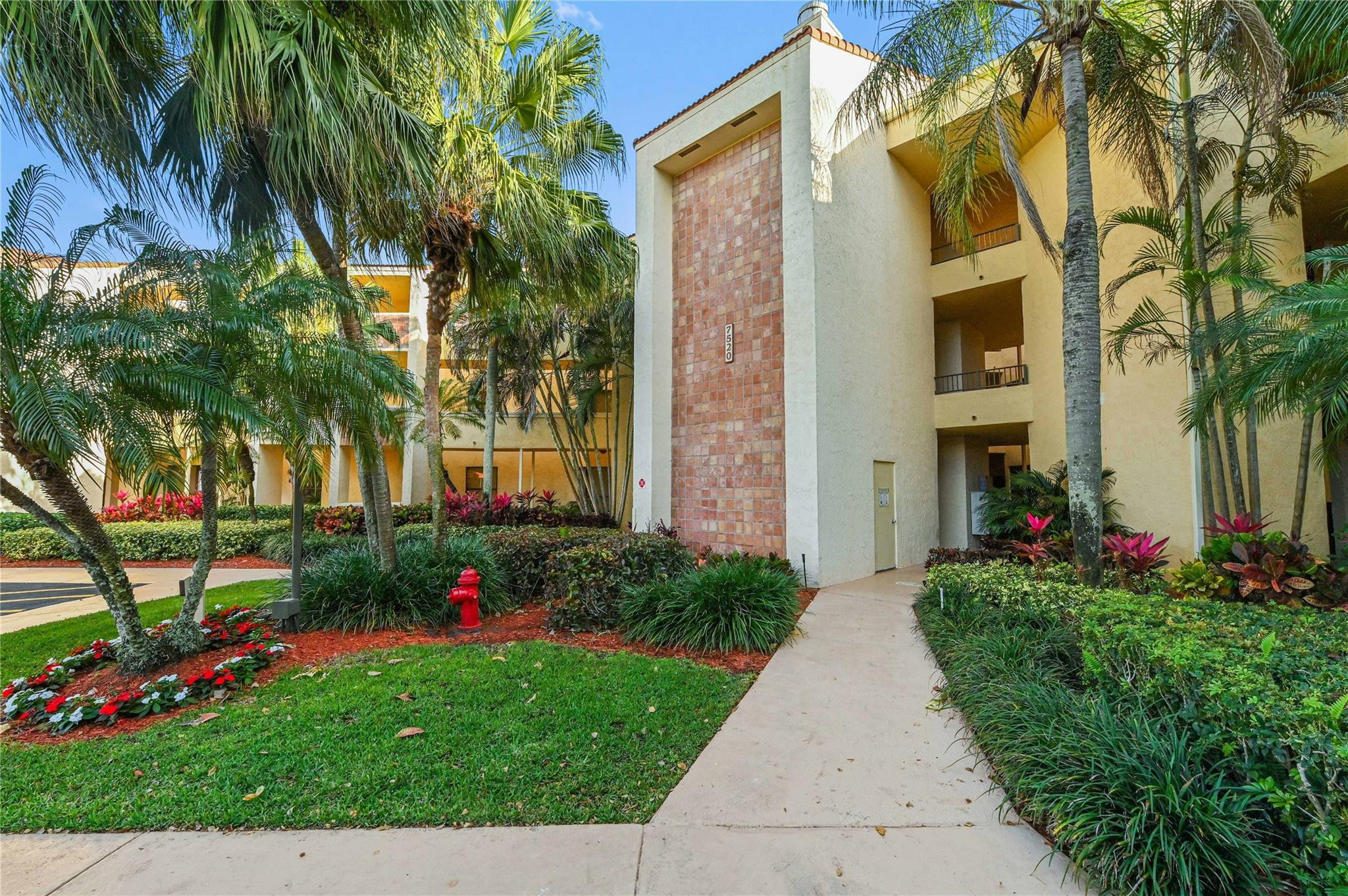7520 La Paz #306, Boca Raton FL 33433