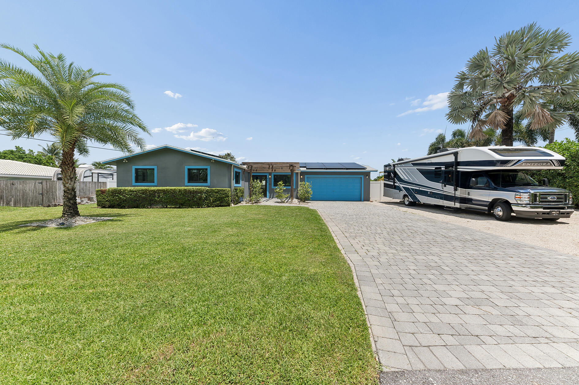 405 CHAPEL HILL, Boynton Beach FL 33435