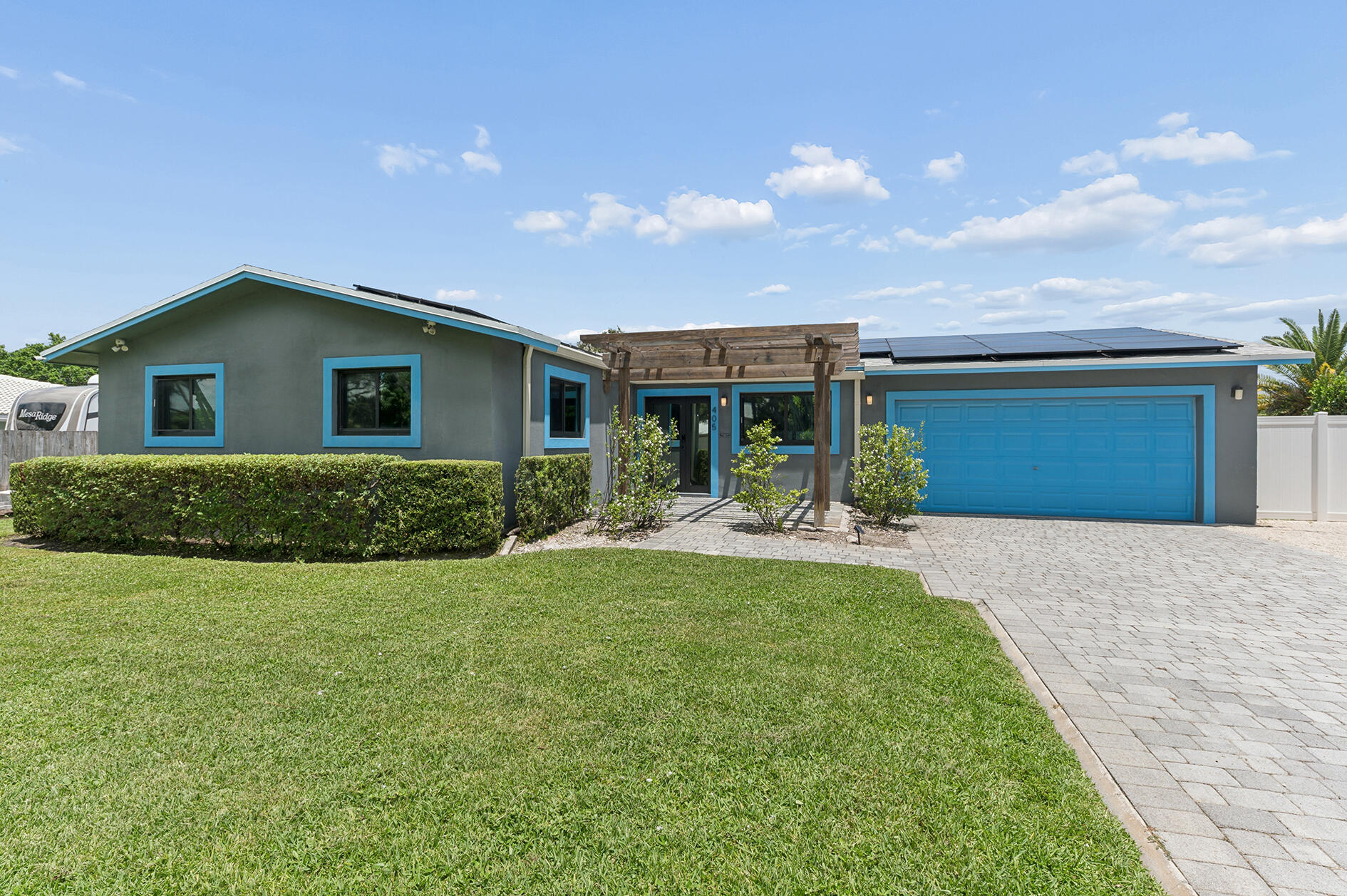 405 CHAPEL HILL, Boynton Beach FL 33435
