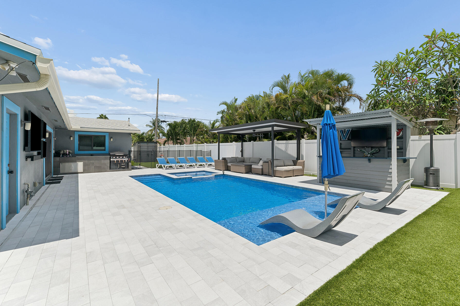 405 CHAPEL HILL, Boynton Beach FL 33435