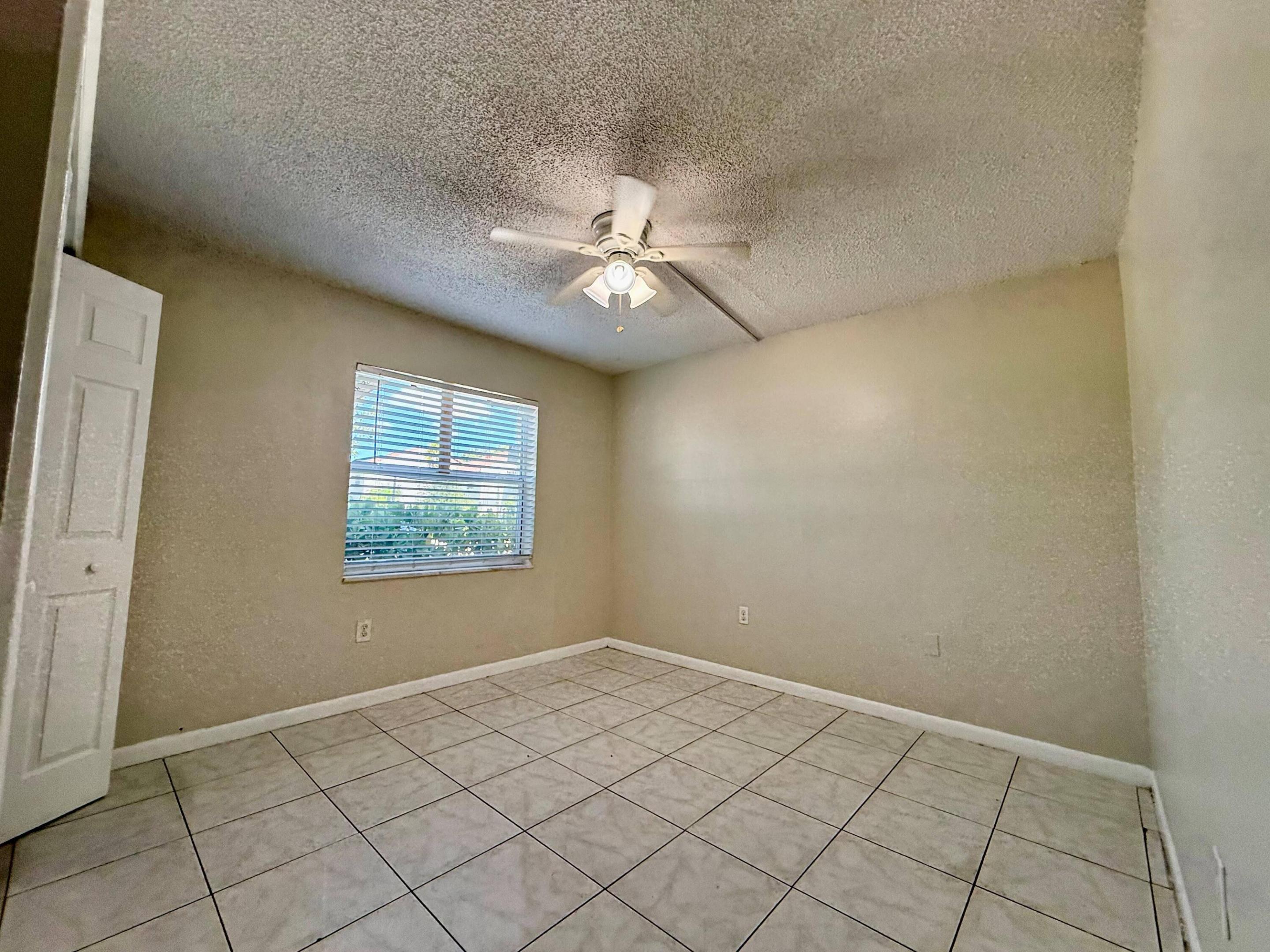 700 SW 81st #1A, North Lauderdale FL 33068