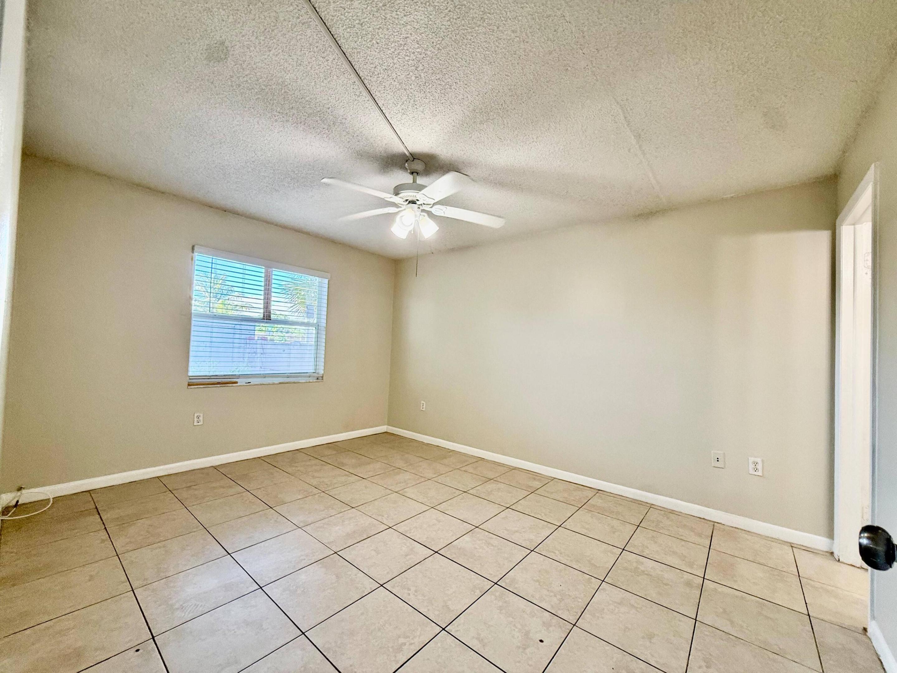 700 SW 81st #1A, North Lauderdale FL 33068