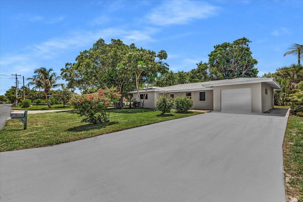 902 GARNETT, Lantana FL 33462