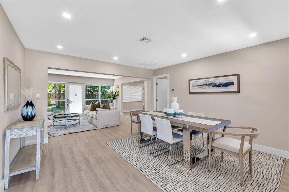 902 GARNETT, Lantana FL 33462