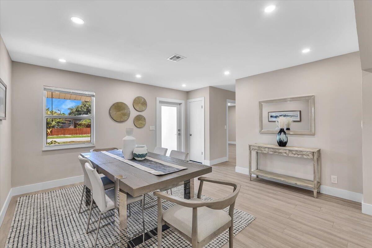902 GARNETT, Lantana FL 33462