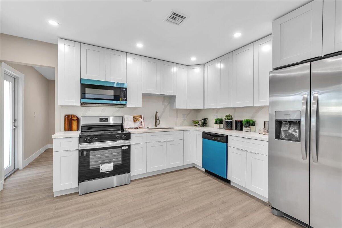 902 GARNETT, Lantana FL 33462