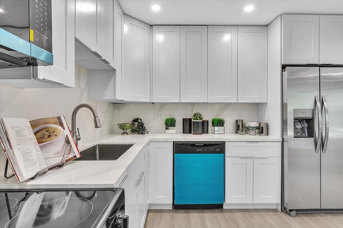 902 GARNETT, Lantana FL 33462