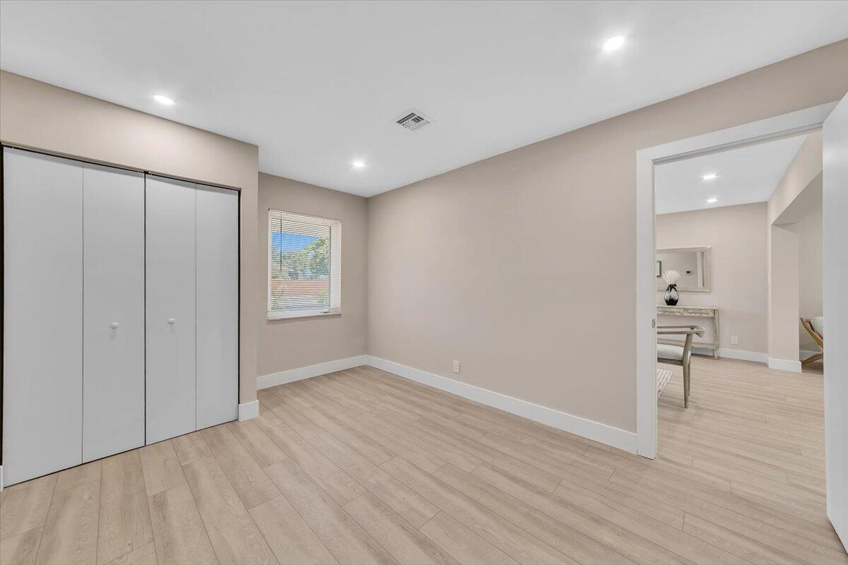 902 GARNETT, Lantana FL 33462
