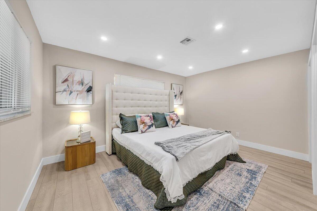 902 GARNETT, Lantana FL 33462