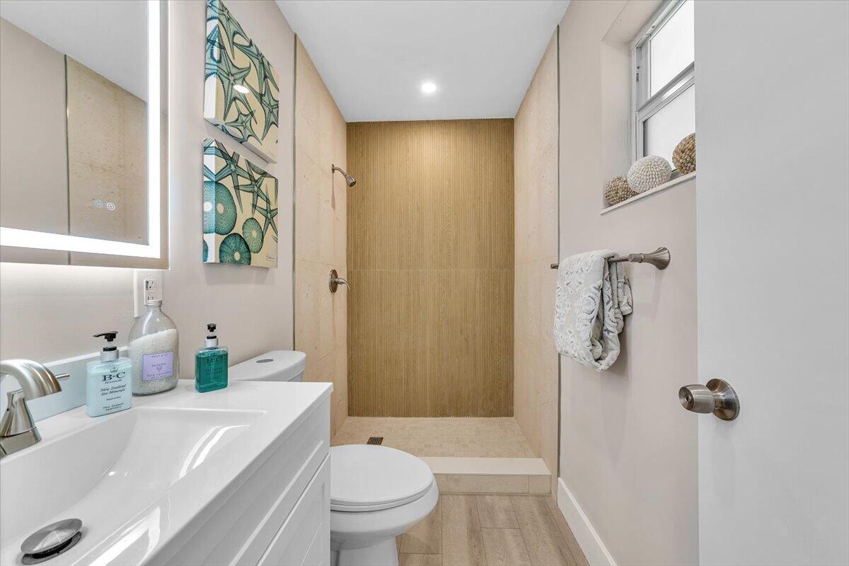 902 GARNETT, Lantana FL 33462