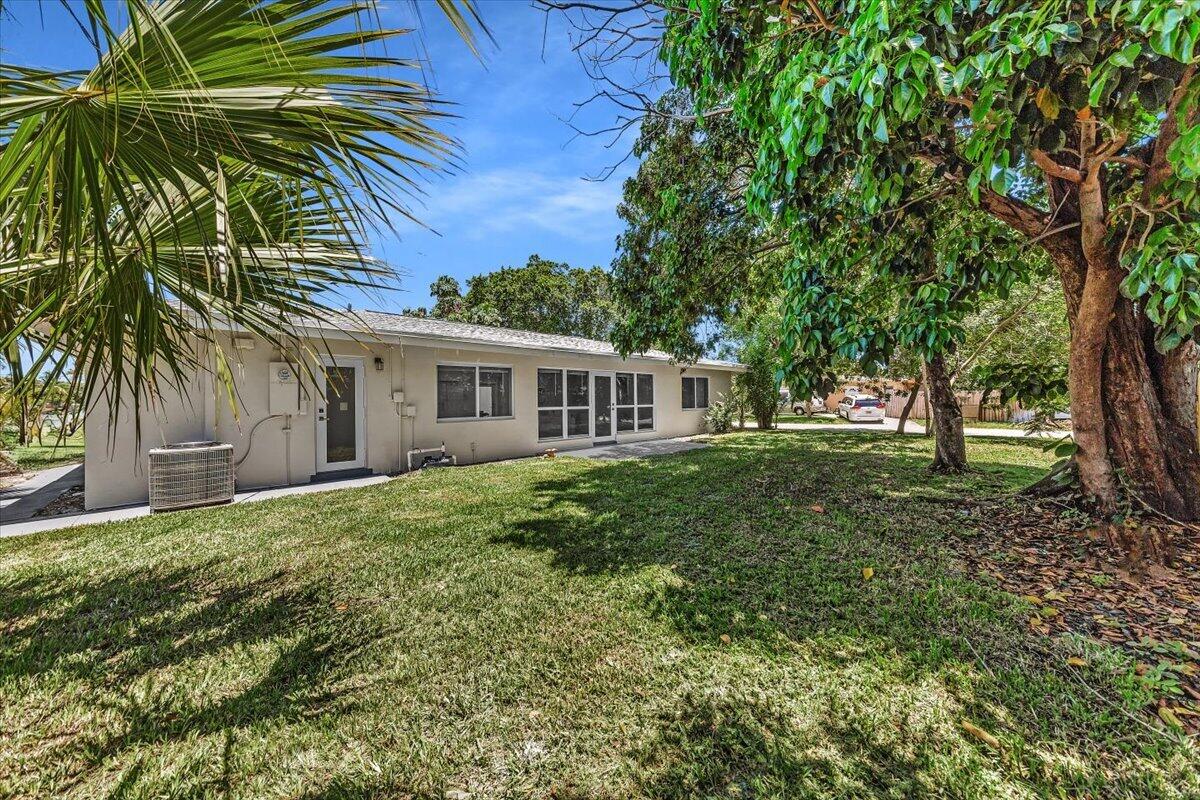 902 GARNETT, Lantana FL 33462