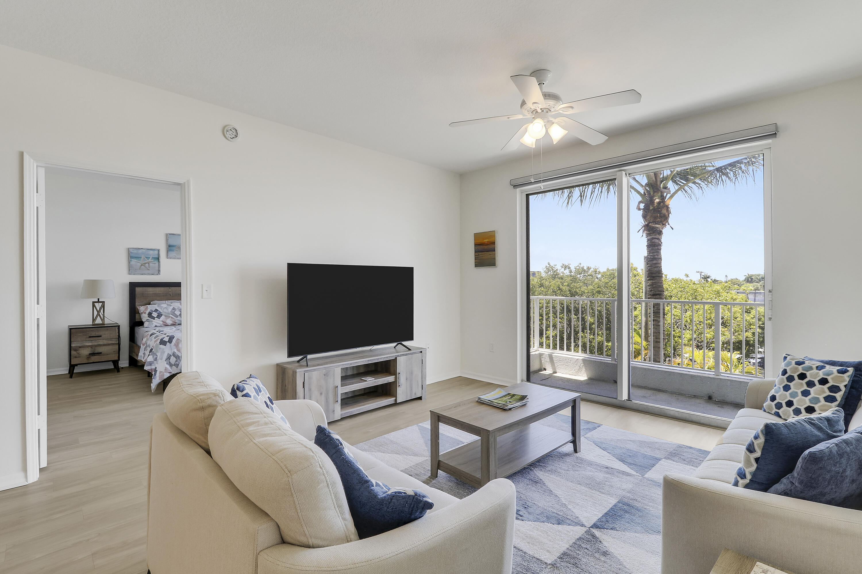 802 W Windward #301, Lantana FL 33462