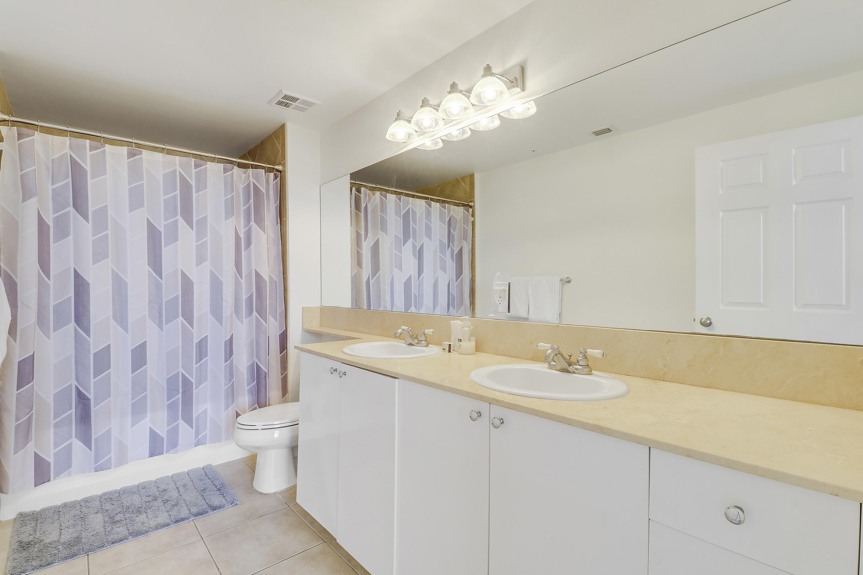 802 W Windward #301, Lantana FL 33462