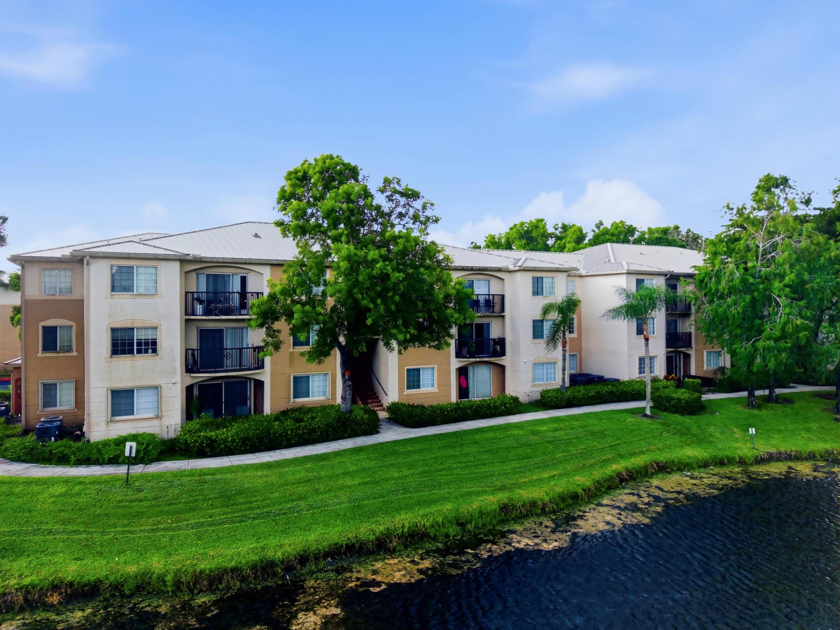 900 CRESTWOOD #920, Royal Palm Beach FL 33411