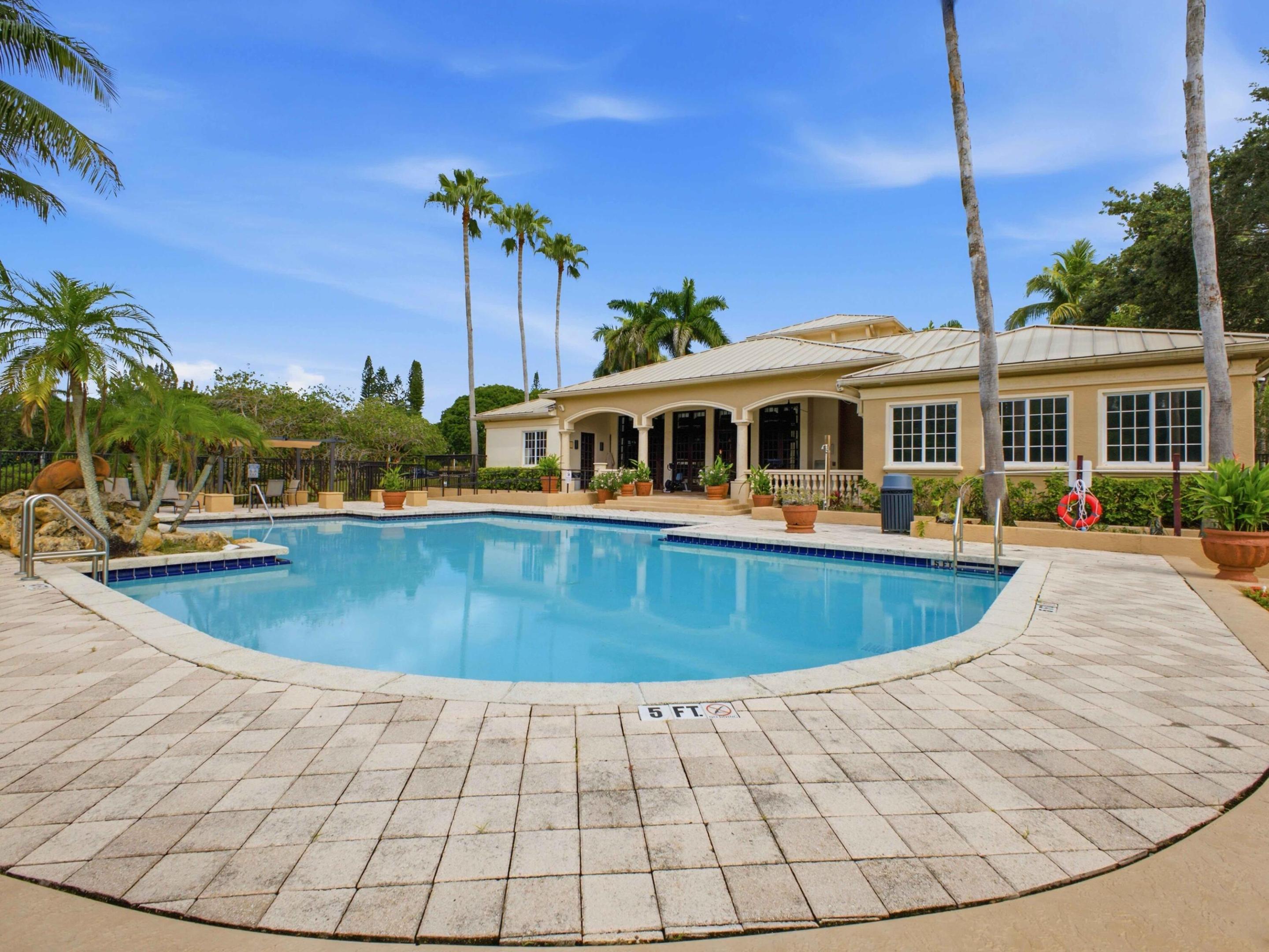 900 CRESTWOOD #920, Royal Palm Beach FL 33411
