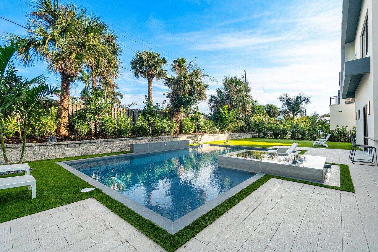 13480 US HIGHWAY 1, Juno Beach FL 33408