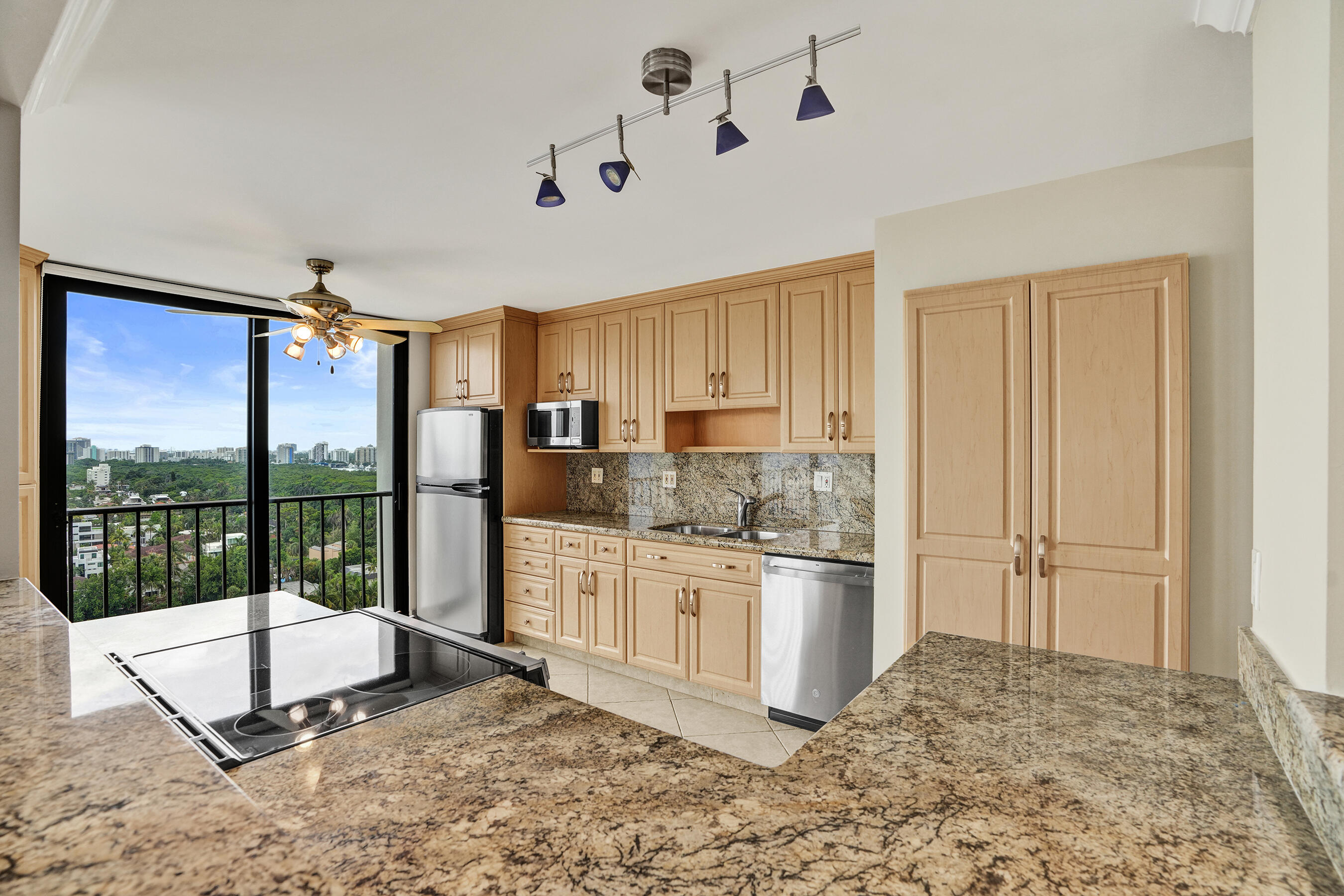 1901 N OCEAN #STHC, Fort Lauderdale FL 33305