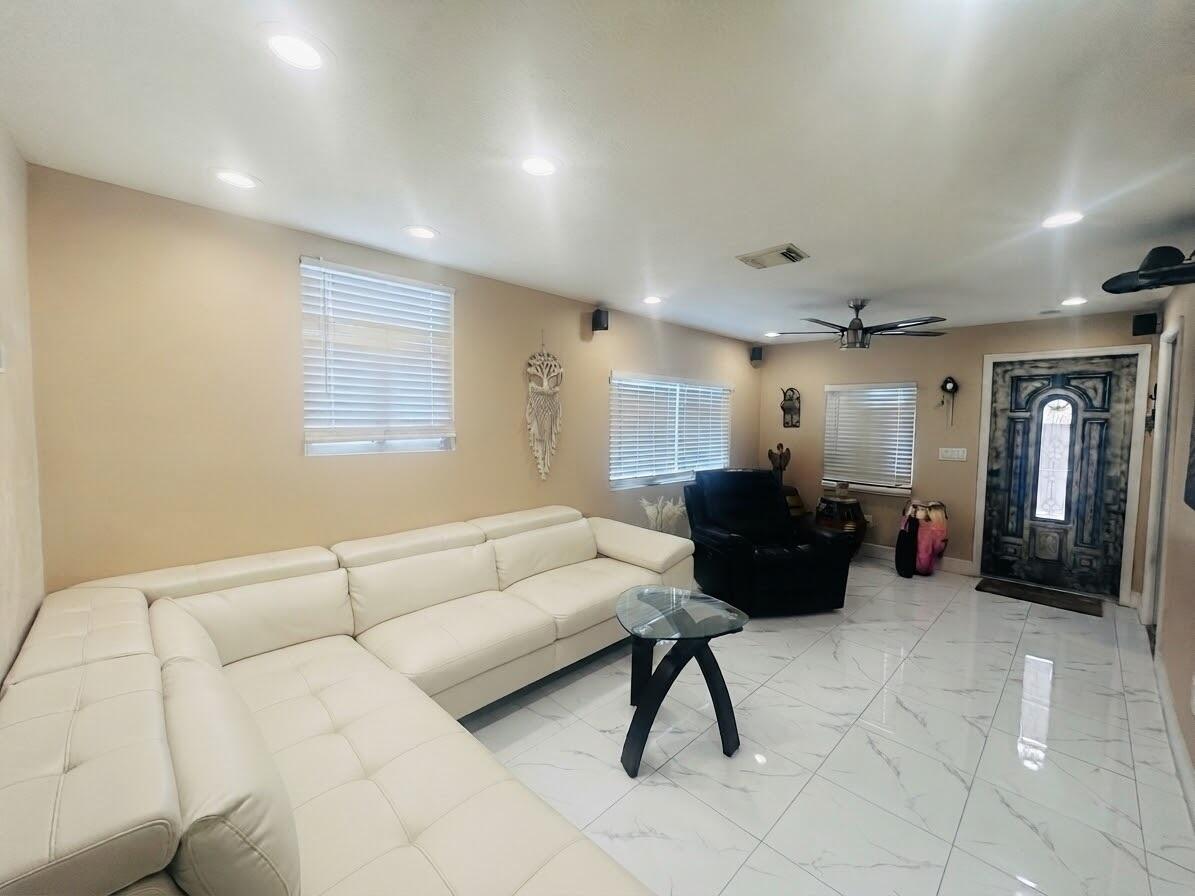 3718 COCONUT #A, Palm Springs FL 33461