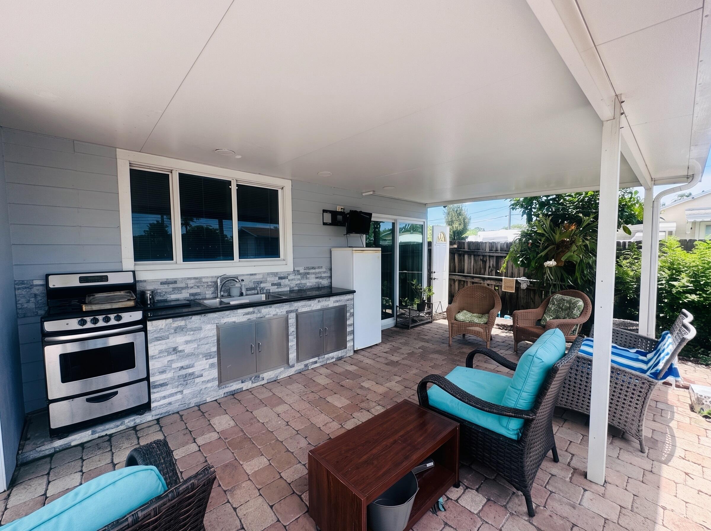 3718 COCONUT #A, Palm Springs FL 33461