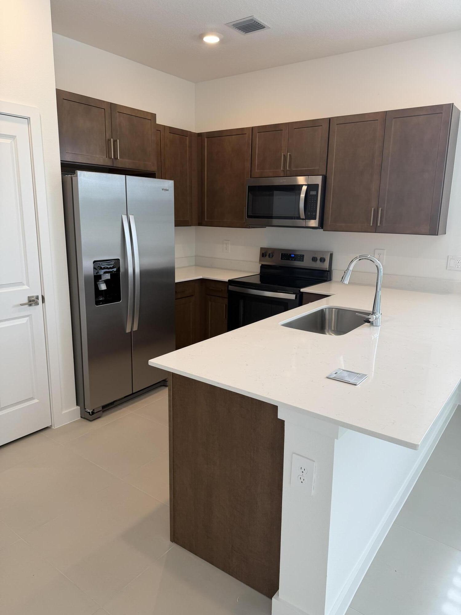 147 LAKESIDE LANDING, Royal Palm Beach FL 33411