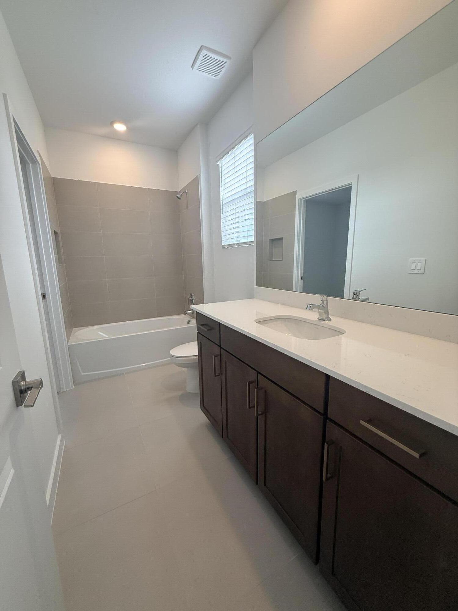 147 LAKESIDE LANDING, Royal Palm Beach FL 33411