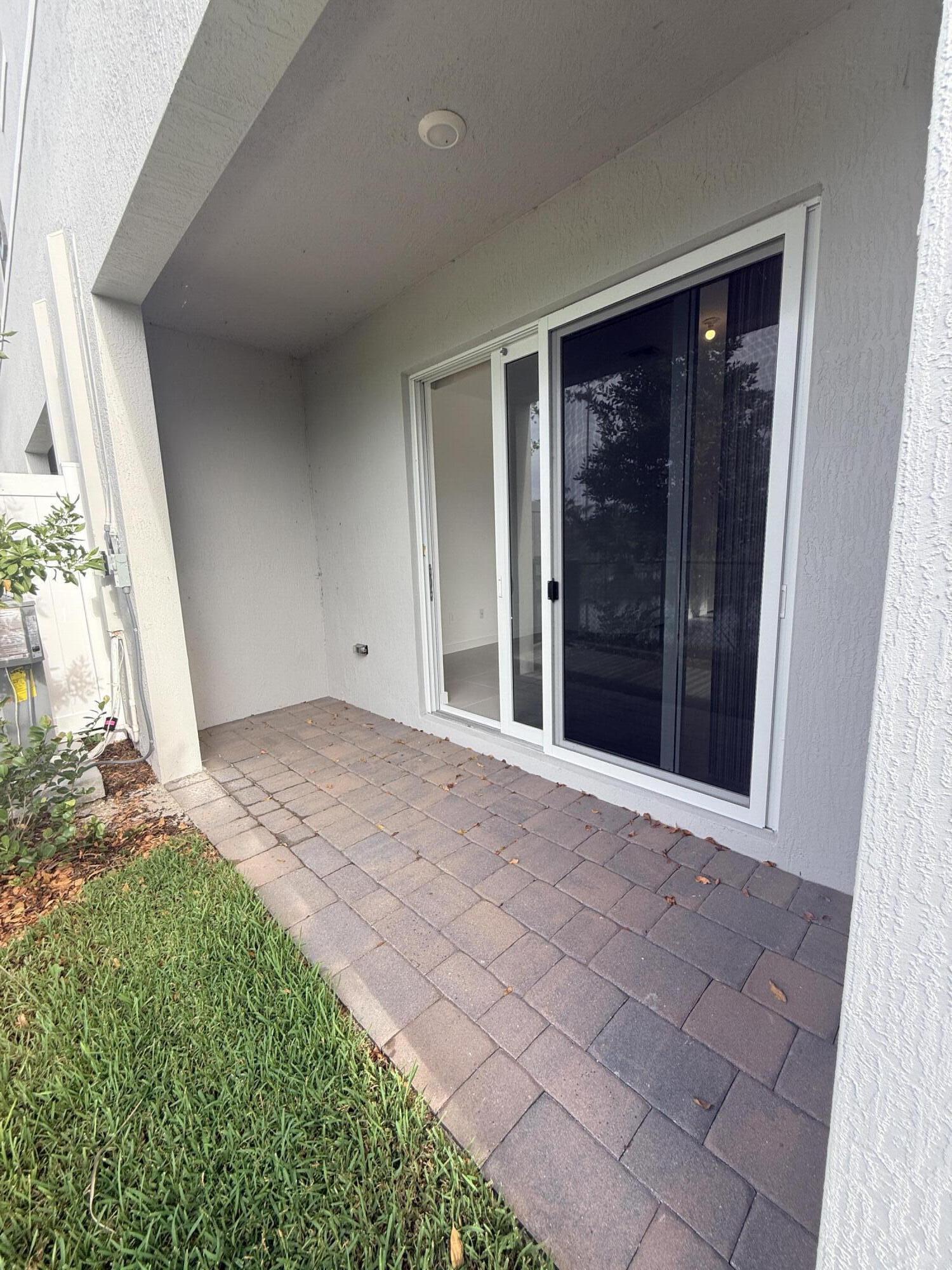 147 LAKESIDE LANDING, Royal Palm Beach FL 33411