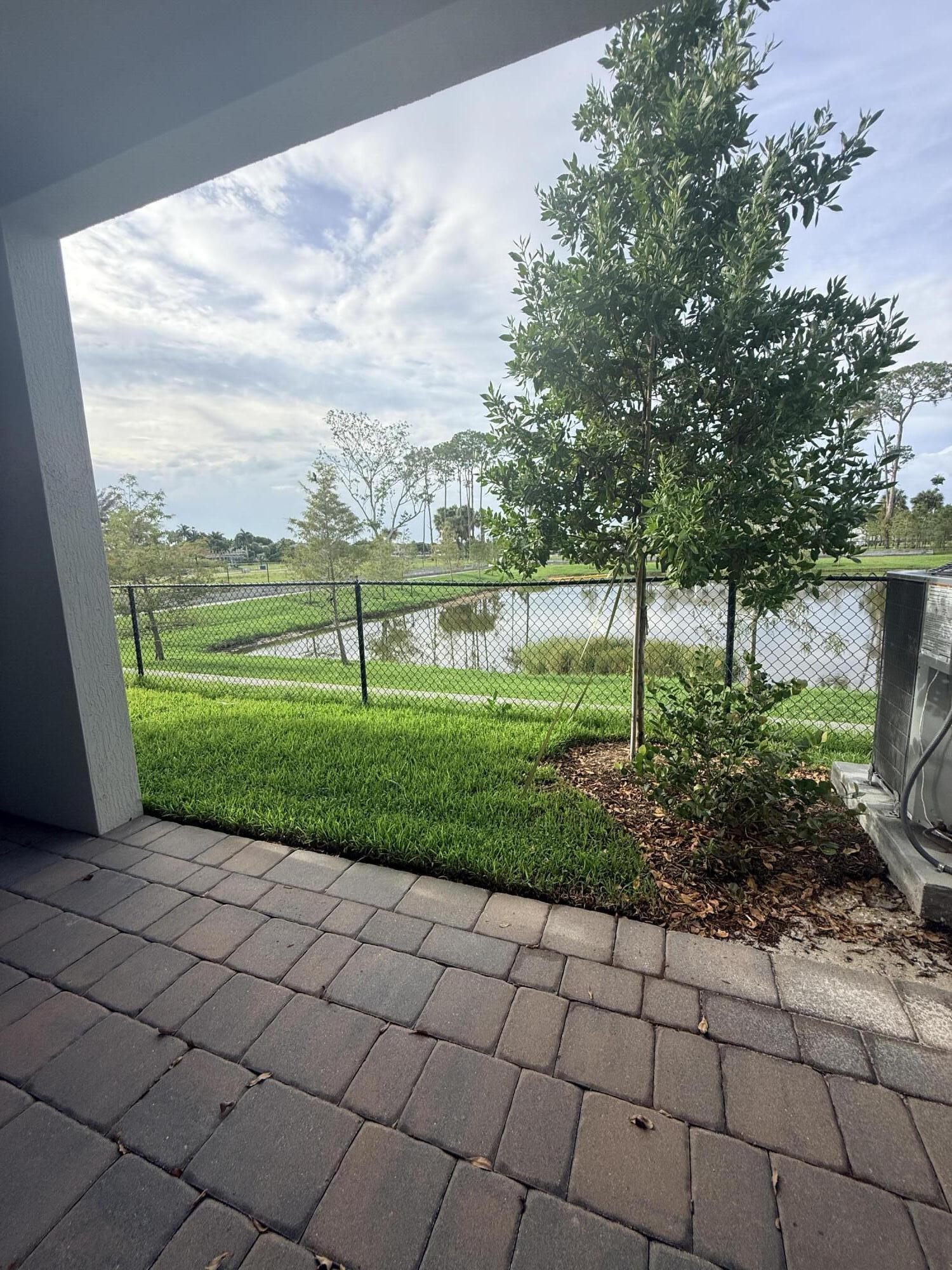 147 LAKESIDE LANDING, Royal Palm Beach FL 33411