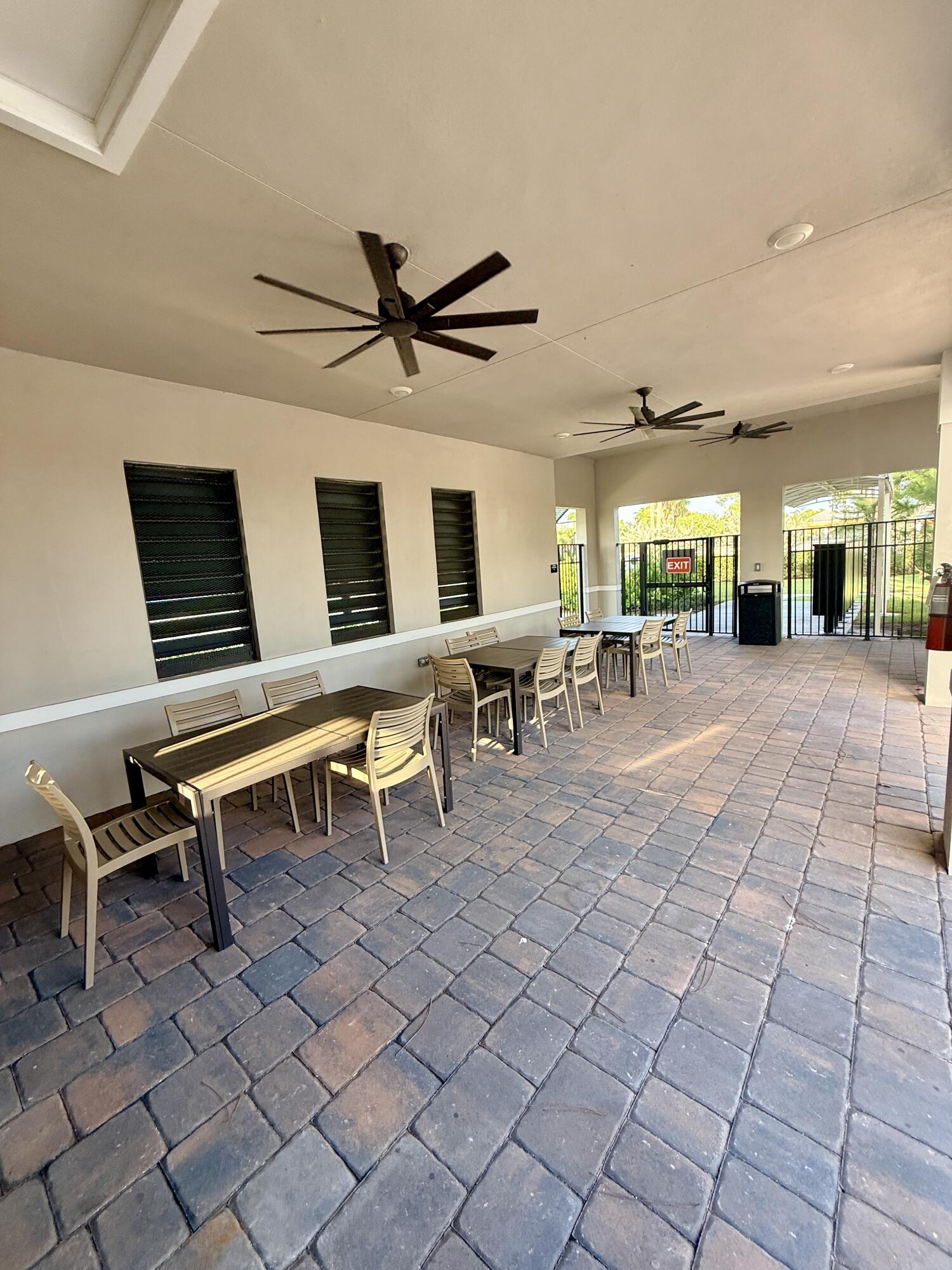 147 LAKESIDE LANDING, Royal Palm Beach FL 33411