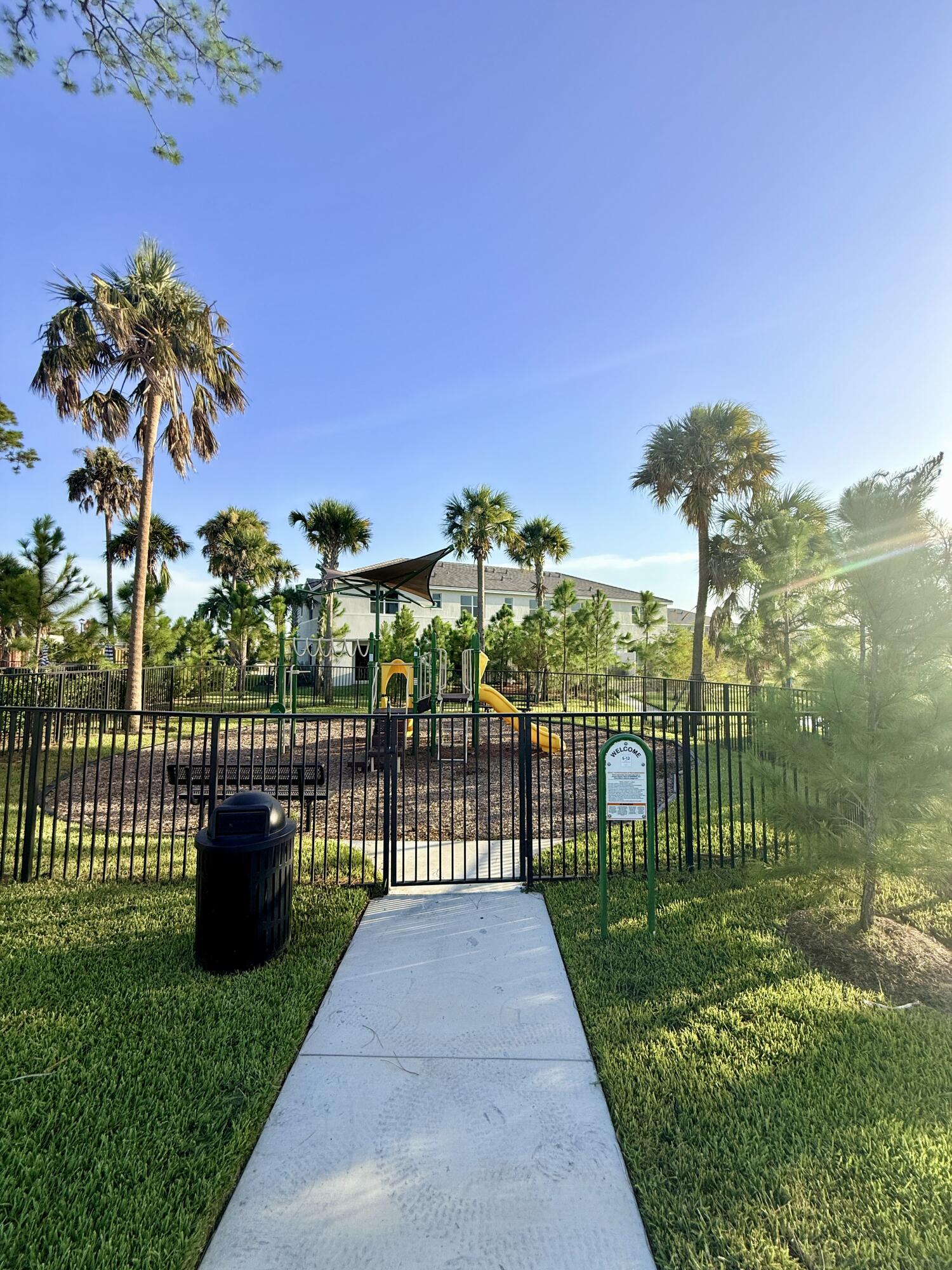 147 LAKESIDE LANDING, Royal Palm Beach FL 33411