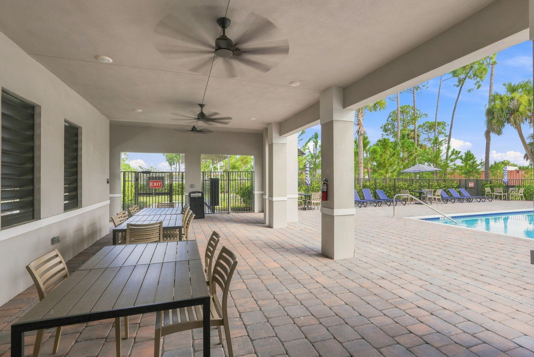 147 LAKESIDE LANDING, Royal Palm Beach FL 33411