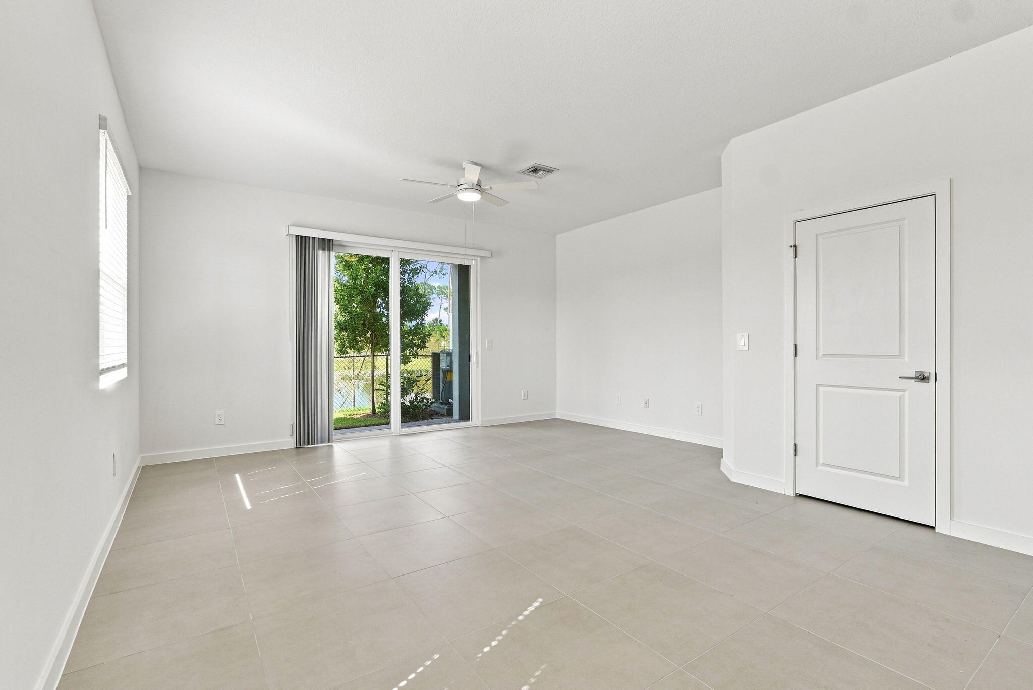 147 LAKESIDE LANDING, Royal Palm Beach FL 33411