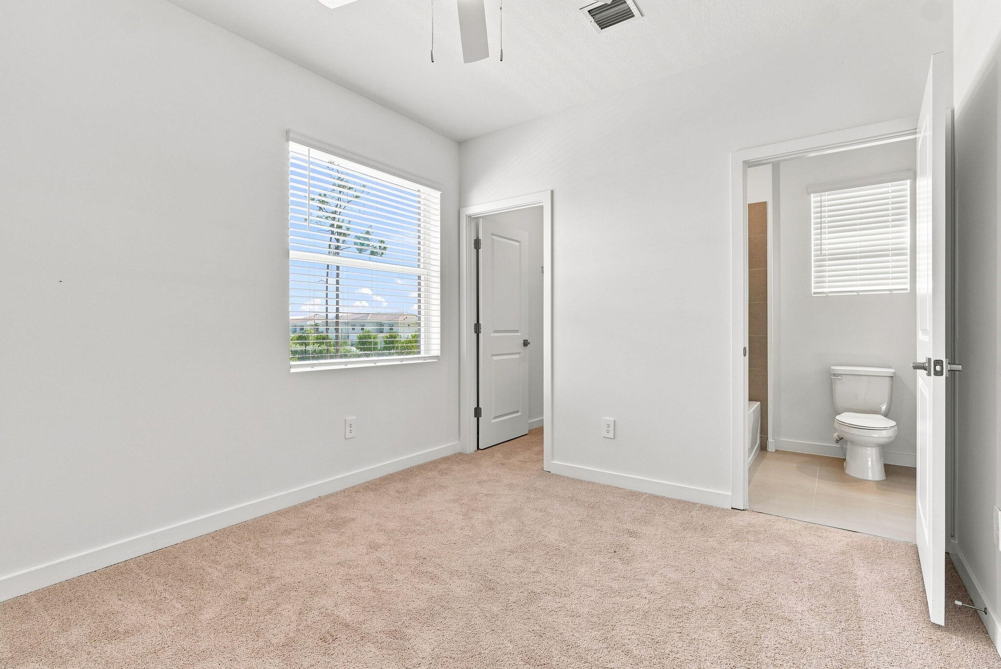 147 LAKESIDE LANDING, Royal Palm Beach FL 33411