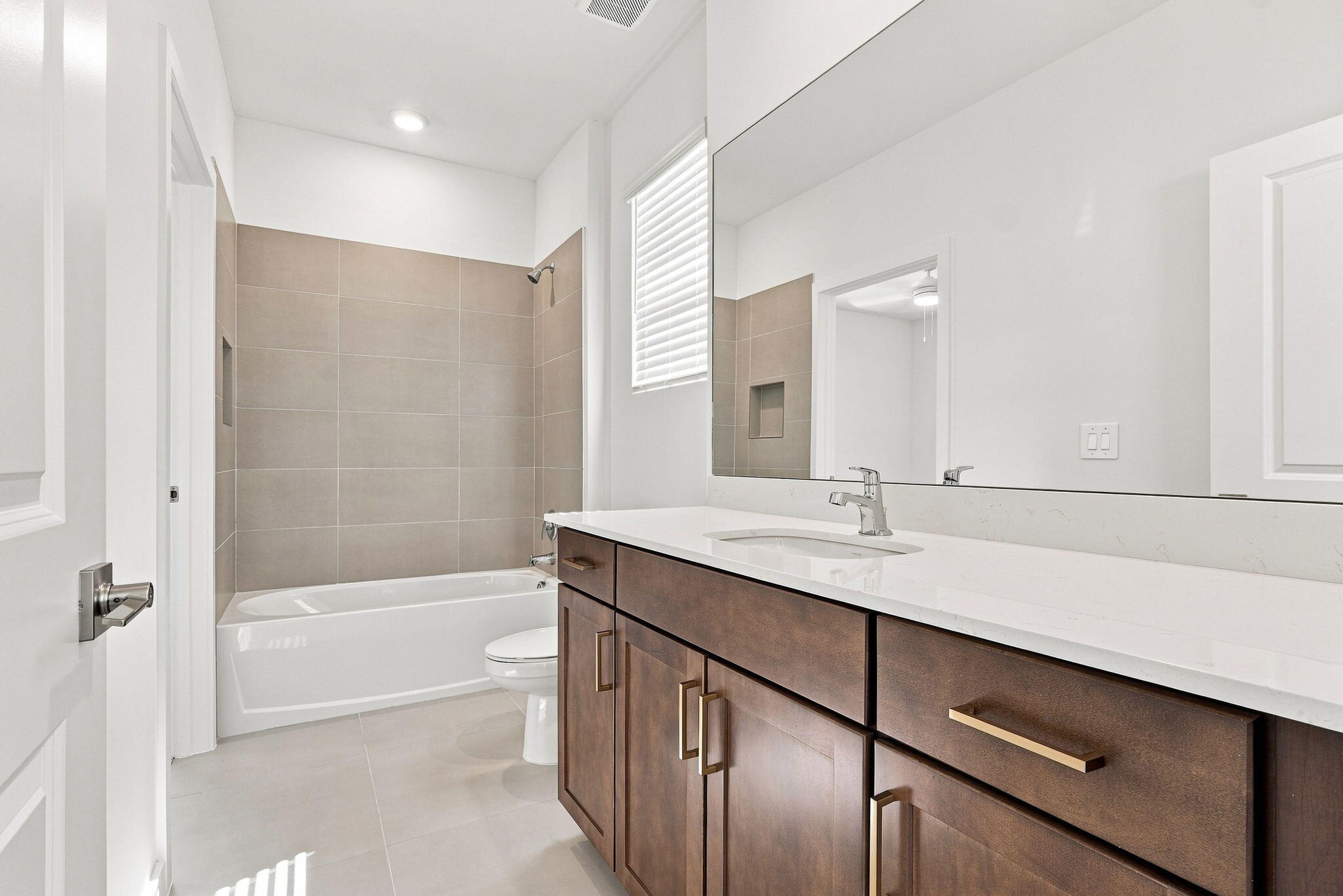 147 LAKESIDE LANDING, Royal Palm Beach FL 33411