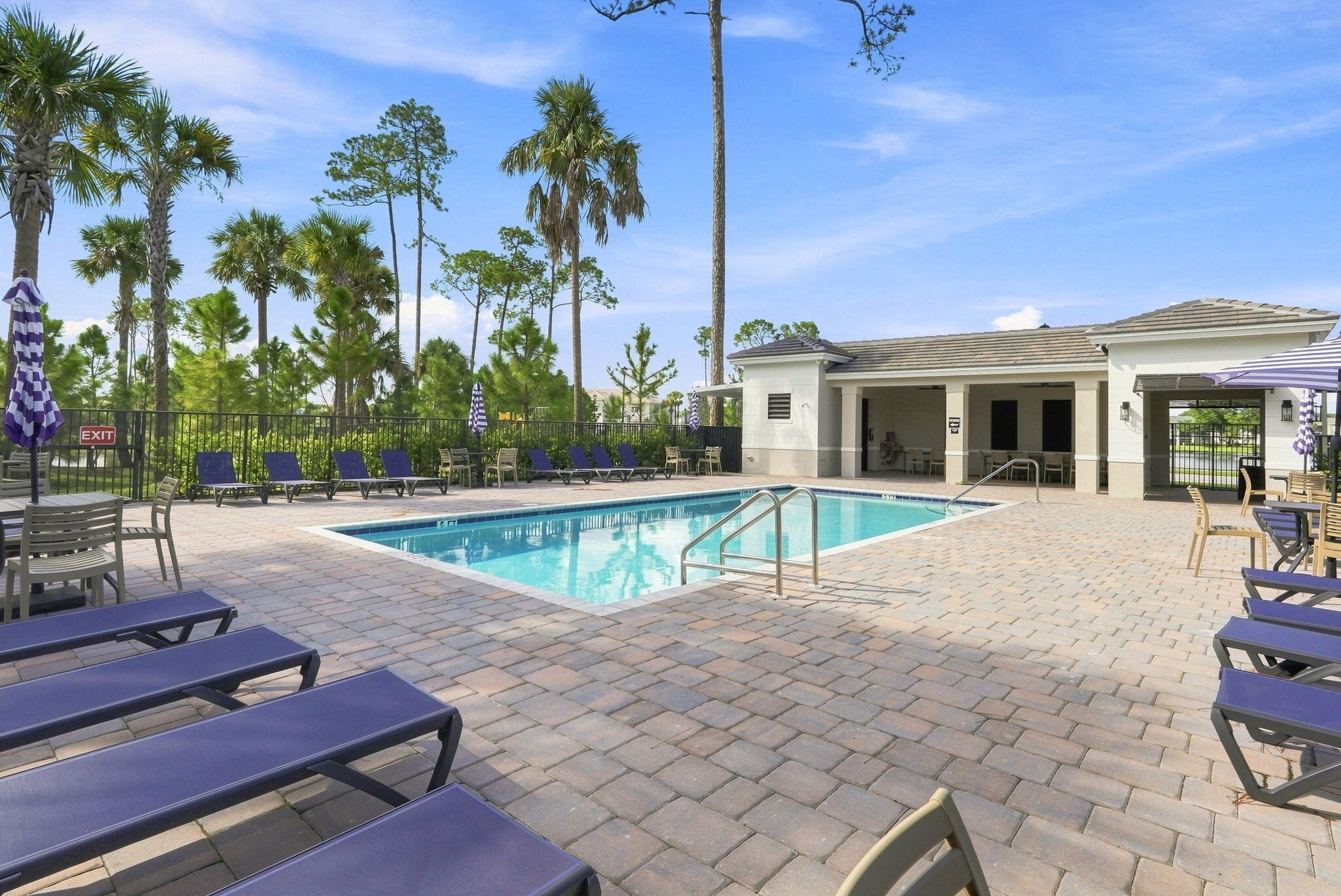 147 LAKESIDE LANDING, Royal Palm Beach FL 33411