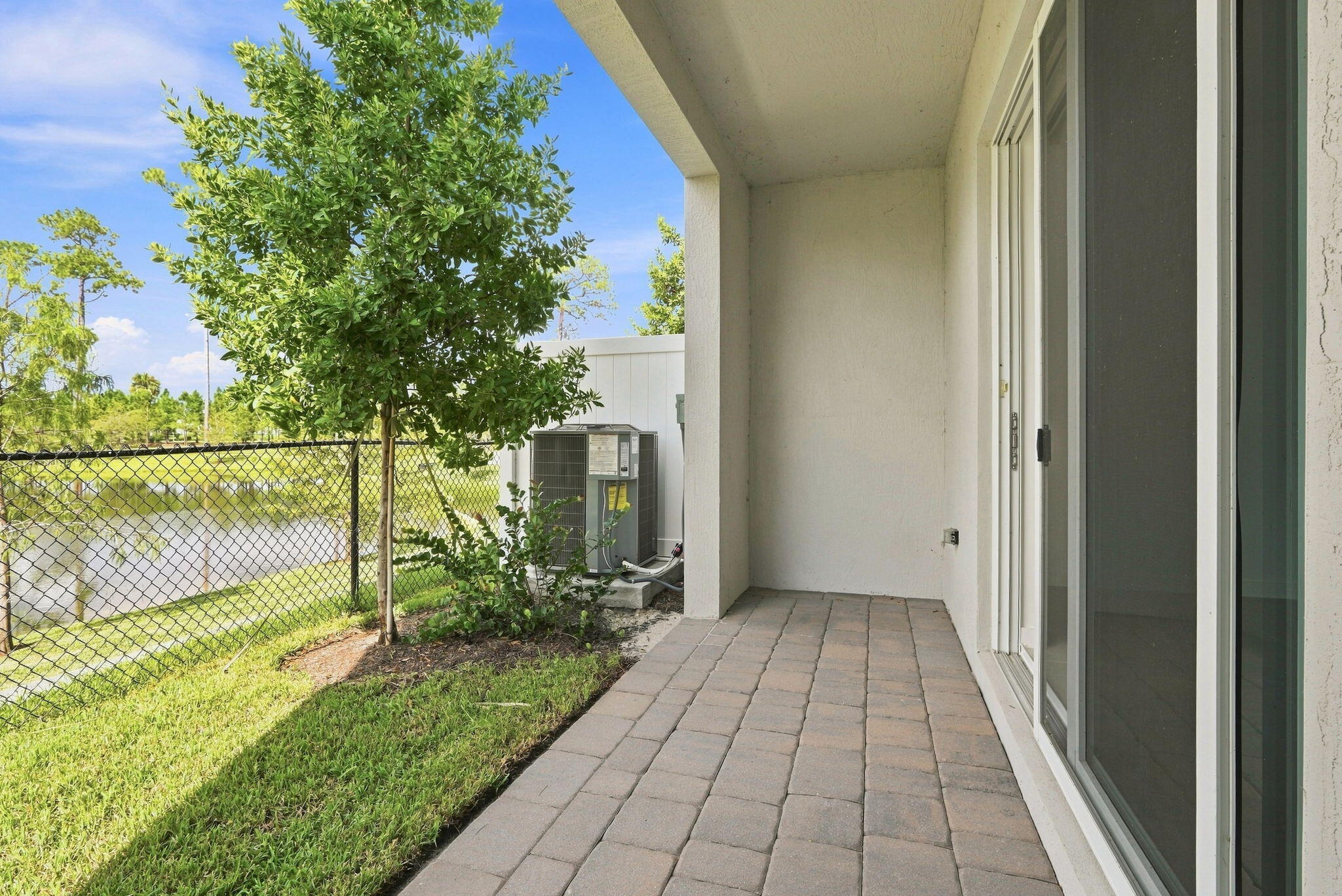 147 LAKESIDE LANDING, Royal Palm Beach FL 33411