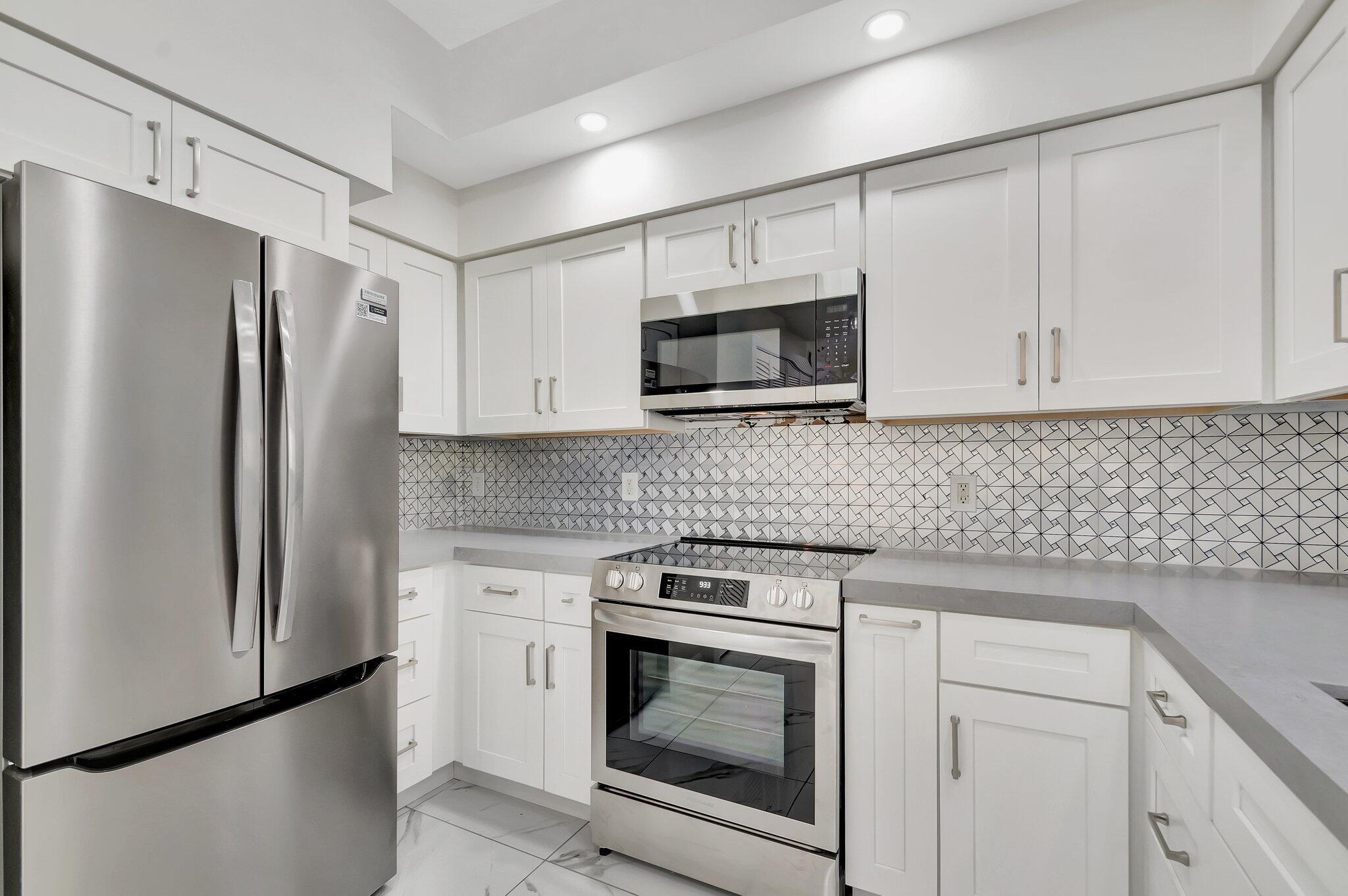 802 W WINDWARD #316, Lantana FL 33462