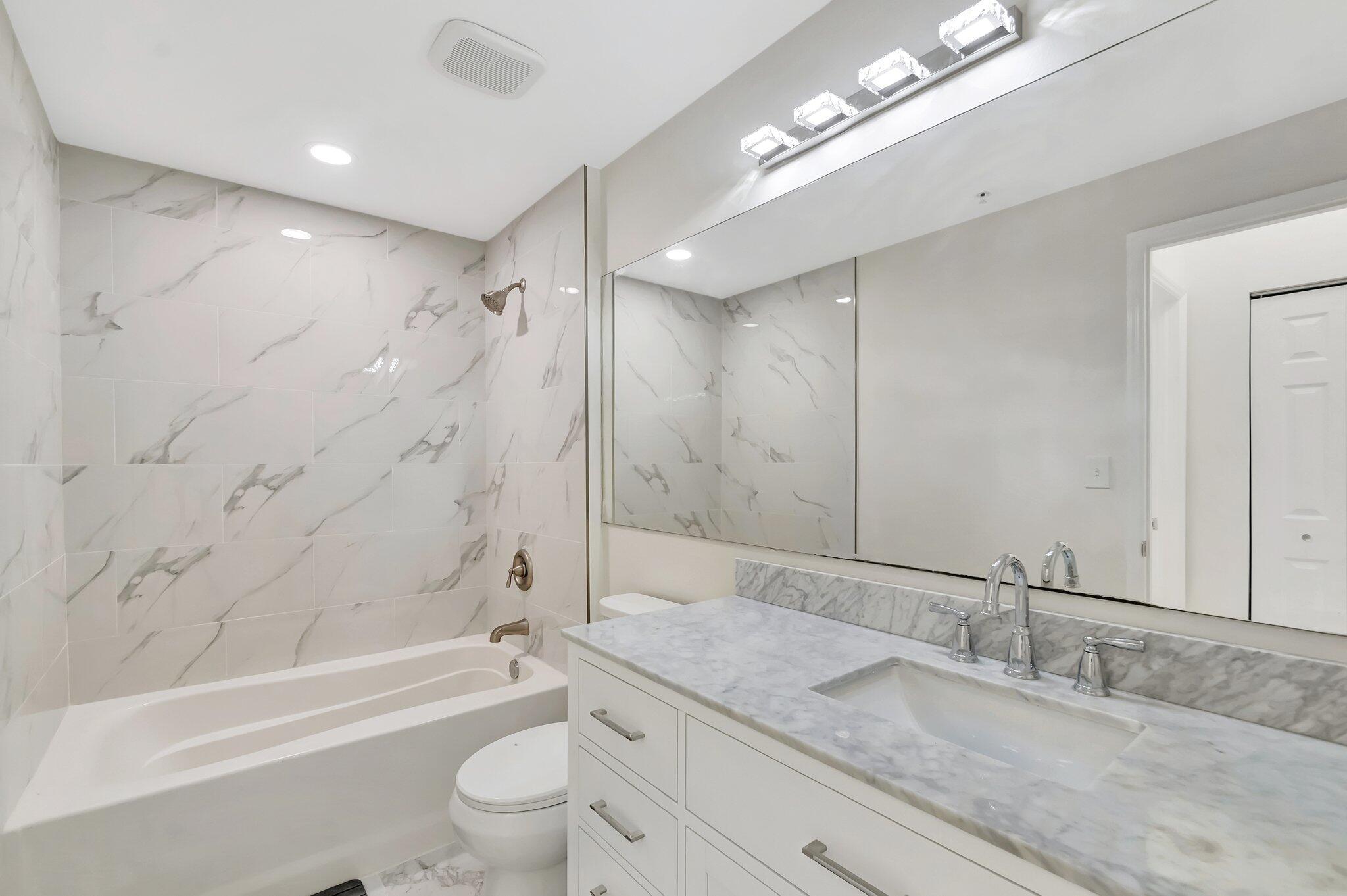 802 W WINDWARD #316, Lantana FL 33462
