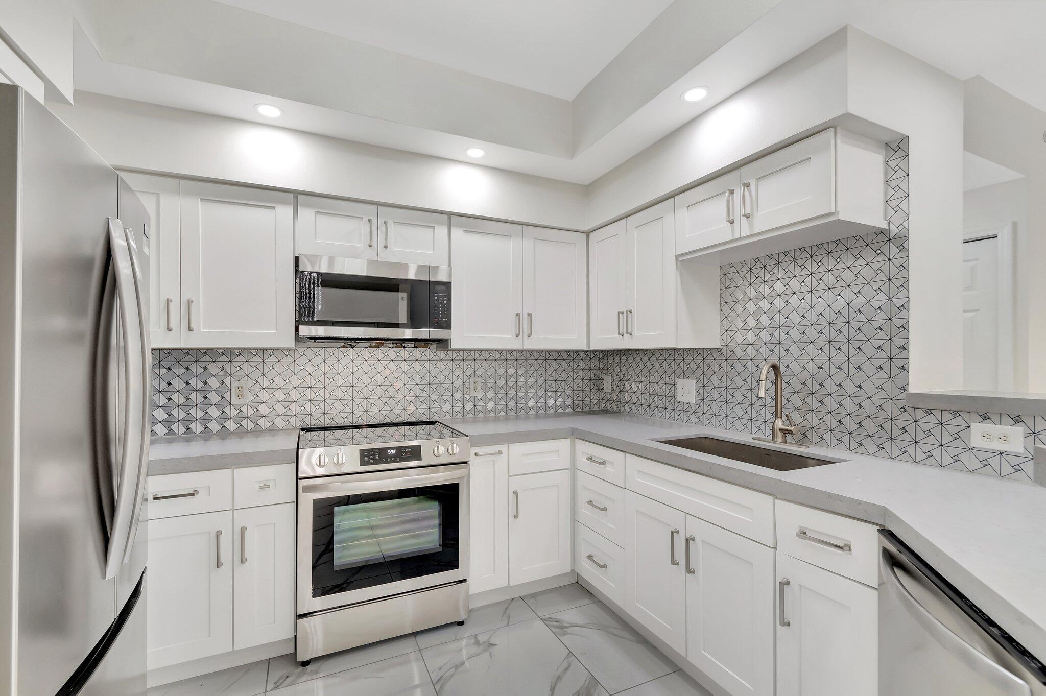 802 W WINDWARD #316, Lantana FL 33462