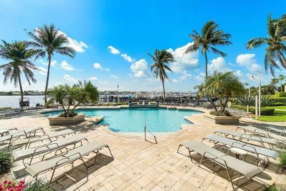 135 YACHT CLUB #305, Hypoluxo FL 33462