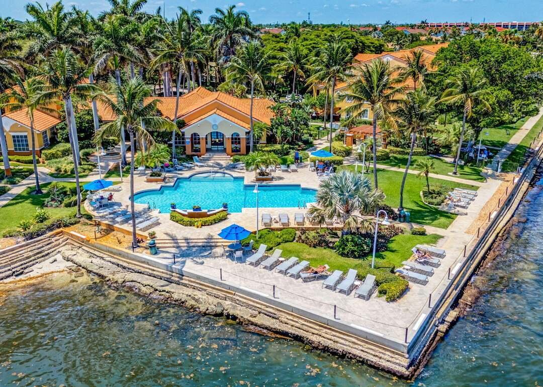 135 YACHT CLUB #305, Hypoluxo FL 33462