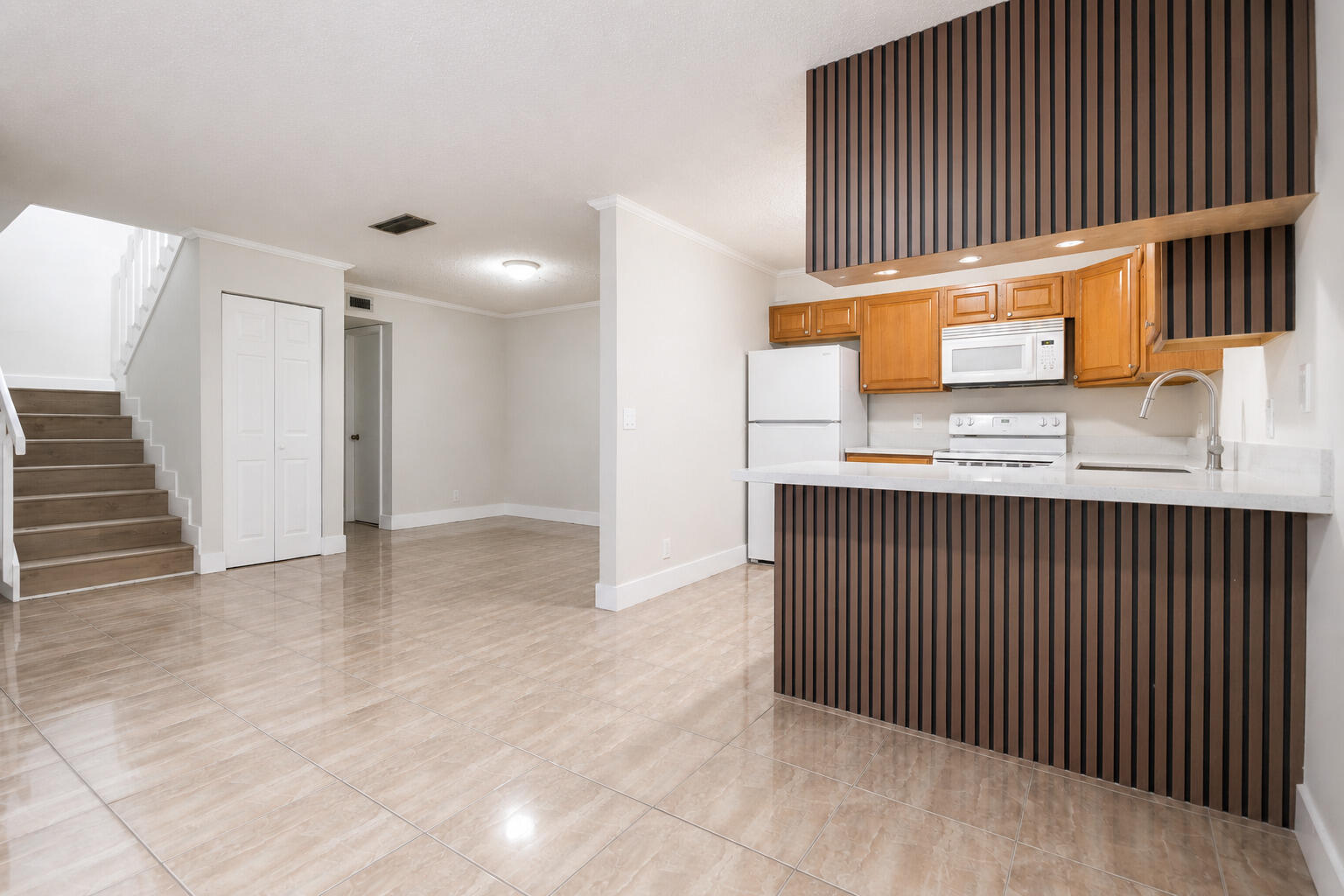 317 Woodland, Palm Springs FL 33461