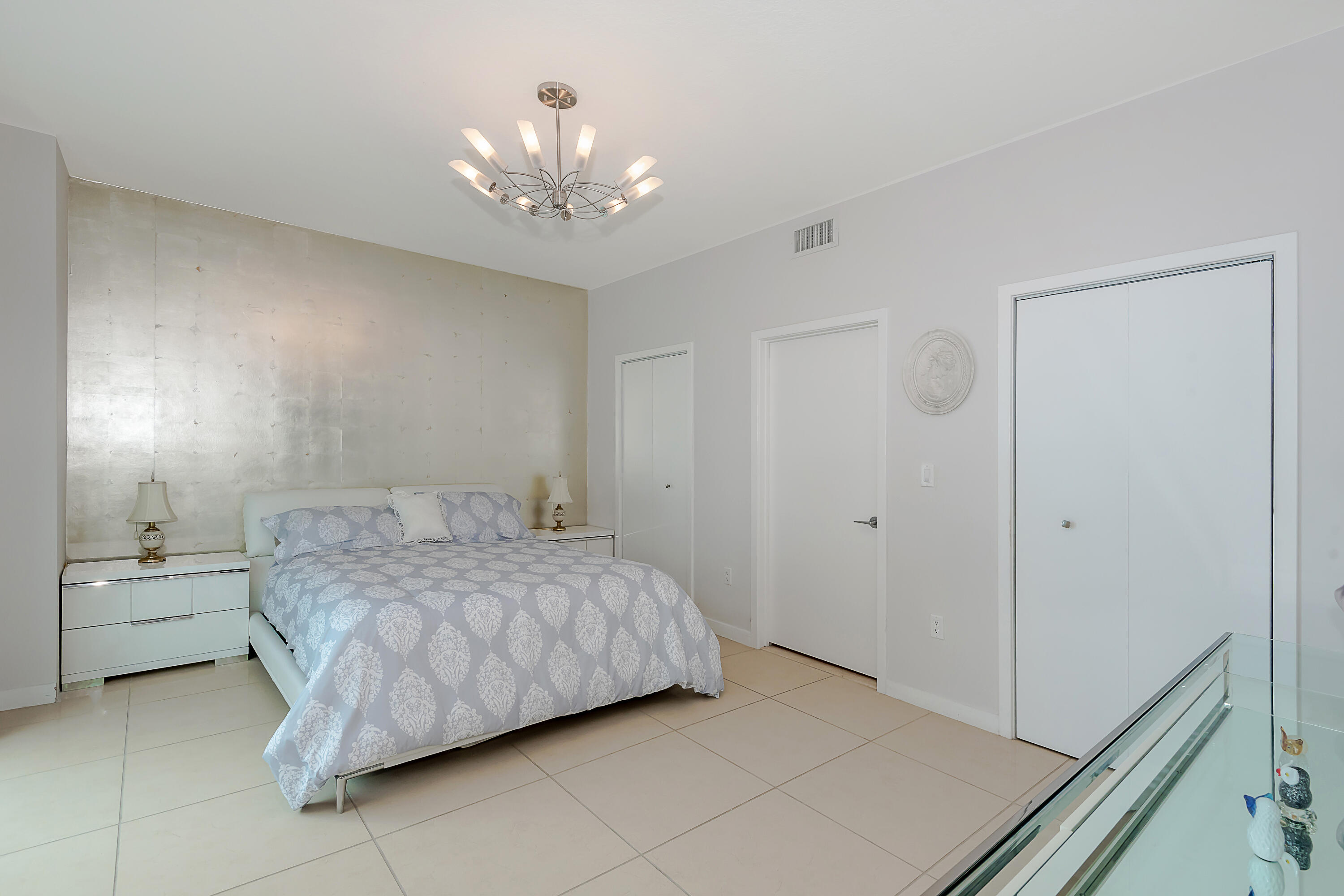 1111 SW 1ST #MPH3920-, Miami FL 33130