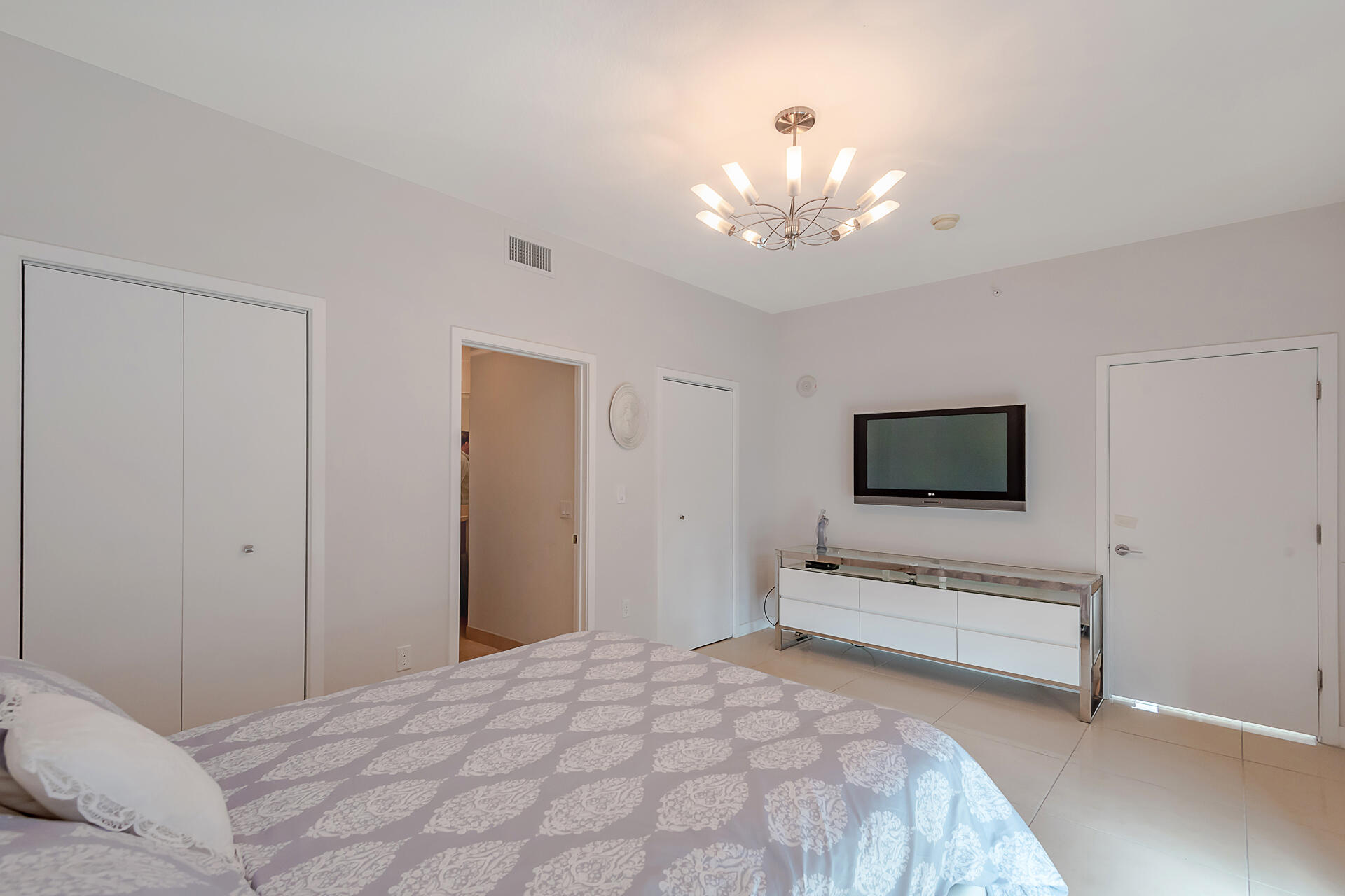 1111 SW 1ST #MPH3920-, Miami FL 33130