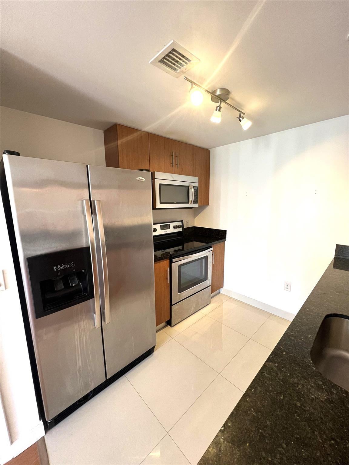 601 NE 23 #904, Miami FL 33137
